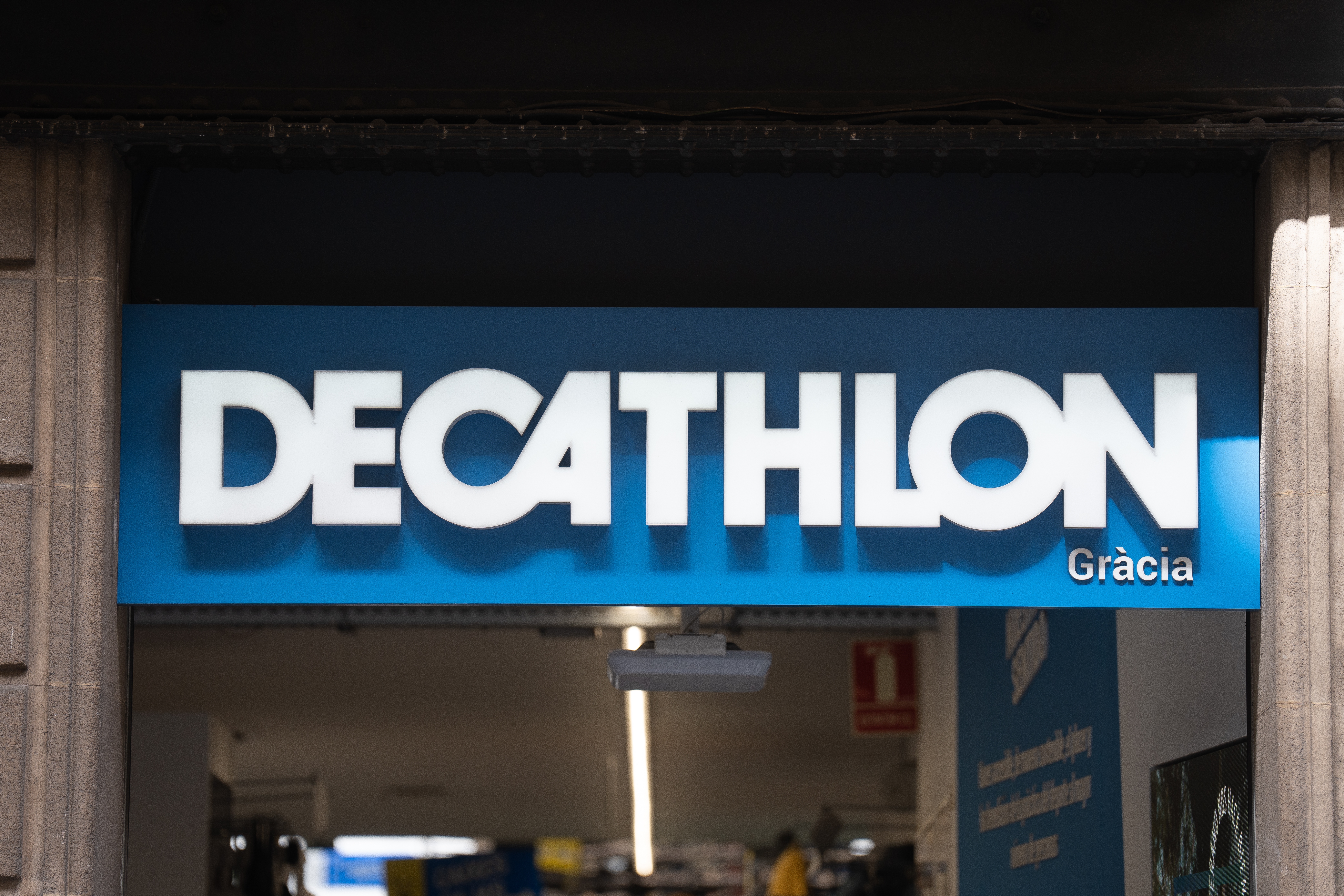 EuropaPress 5372319 tienda decathlon barcelona agosto 2023 barcelona catalunya espana decathlon