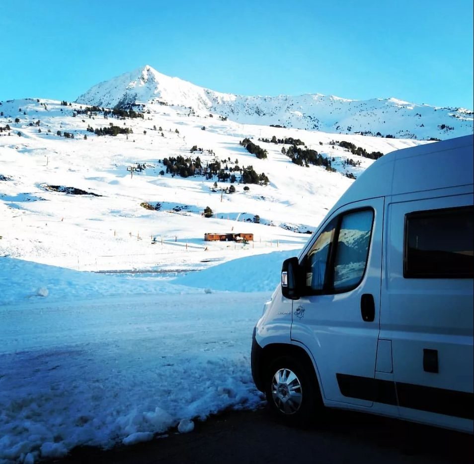 Obligados a vivir en autocaravana en la Vall d'Aran: "Imposible pagarse un alquiler"