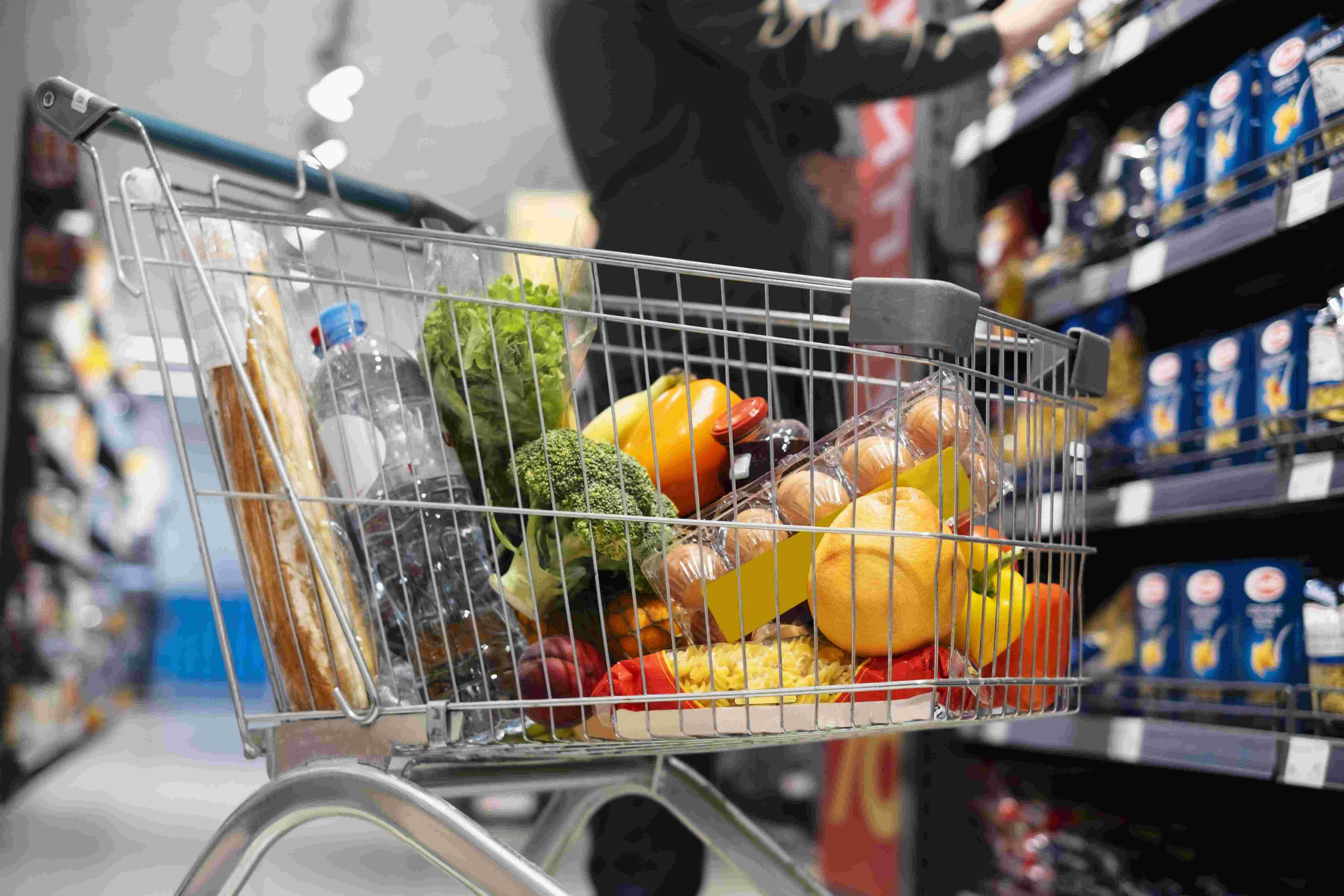 El precio de las materias primeras alimentarias cae un 10%, pero no se nota en el supermercado