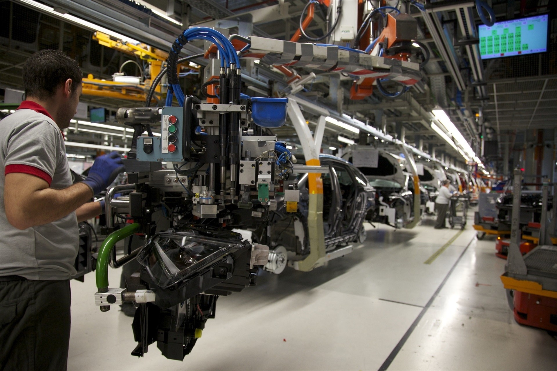 Seat retrasa a 2026 la fabricación de coches eléctricos en Martorell