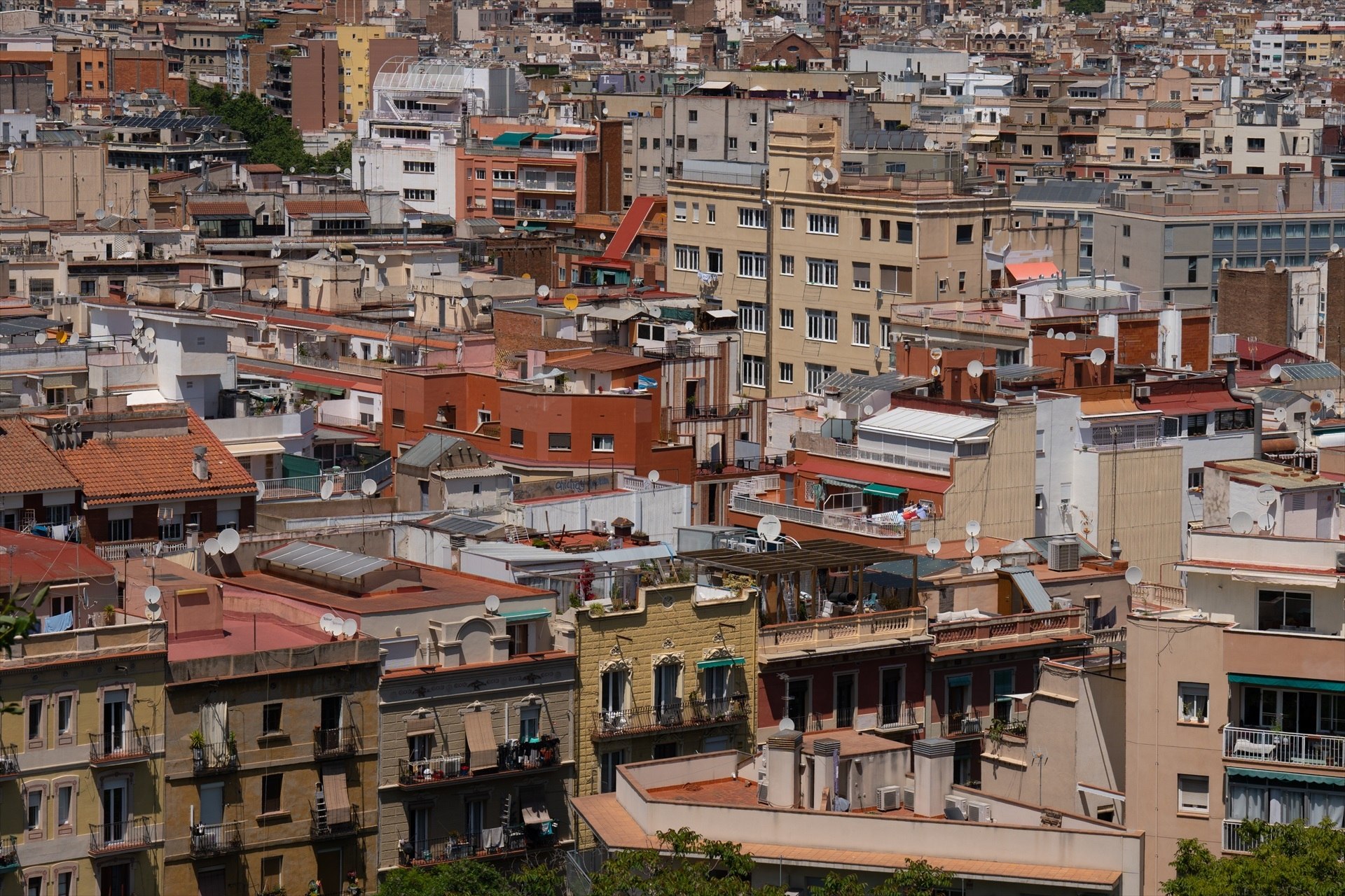 Una de cada tres ofertas de pisos de alquiler en Barcelona es de temporada con el fin de evitar la ley