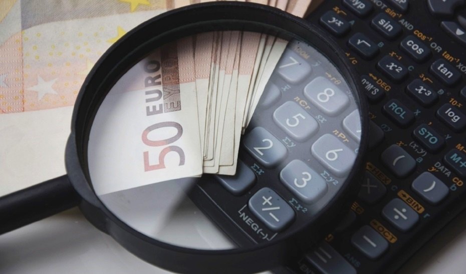 EuropaPress 2009764 billetes calculadora ilustran emision deuda andalucia