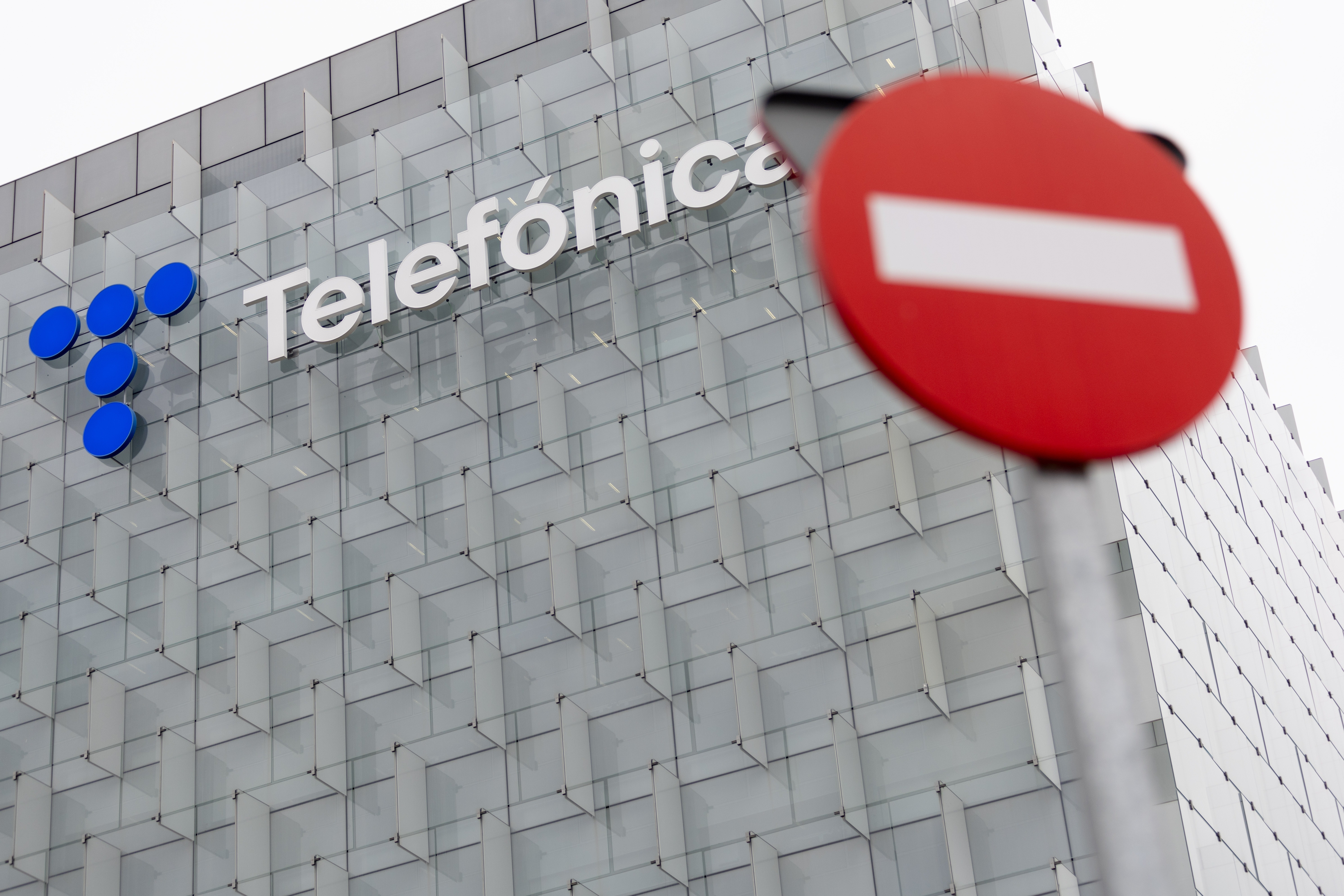 Telefónica plantea salidas forzosas en el ERE y los sindicatos piden que sean todas voluntarias