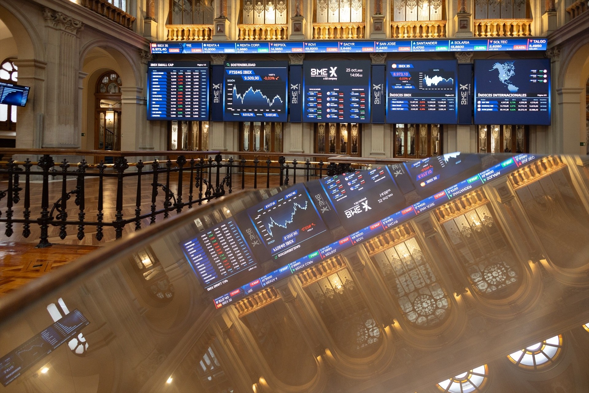 El IBEX vuelve a superar récords de mayo de 2018 y cierra por encima de los 10.200 puntos