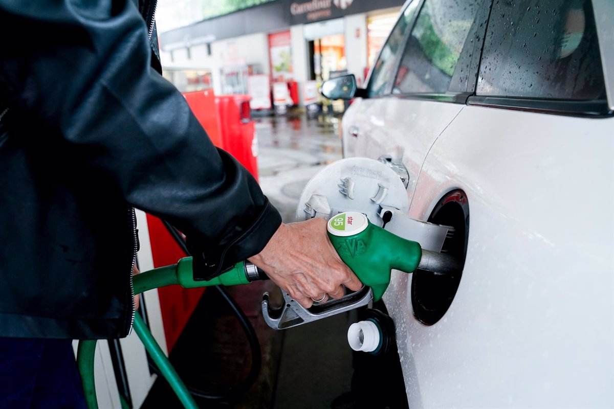 La gasolina marca el seu preu més baix de l'any en ple pont de desembre