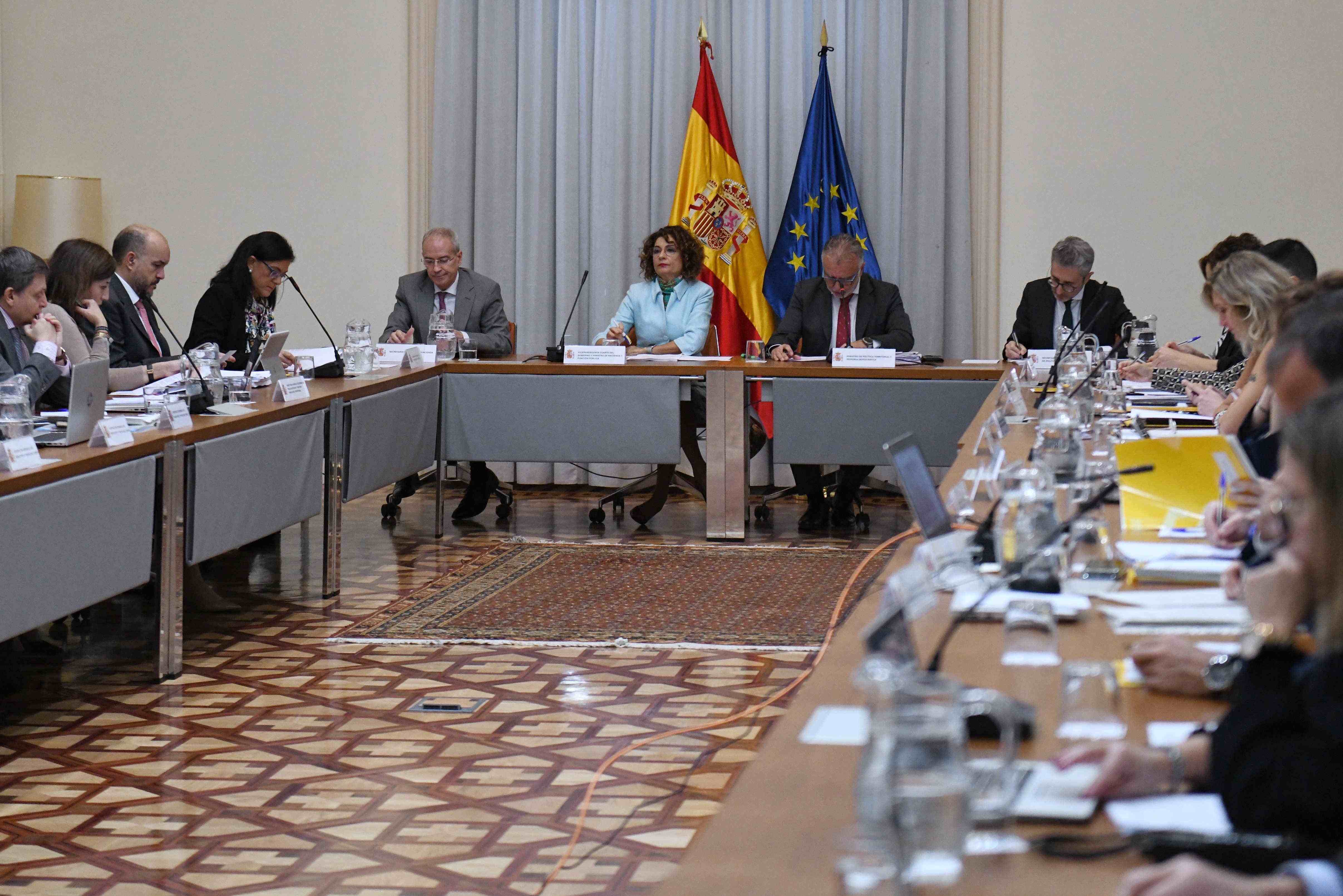 Montero afirma que no hay reuniones bilaterales de financiación con Catalunya