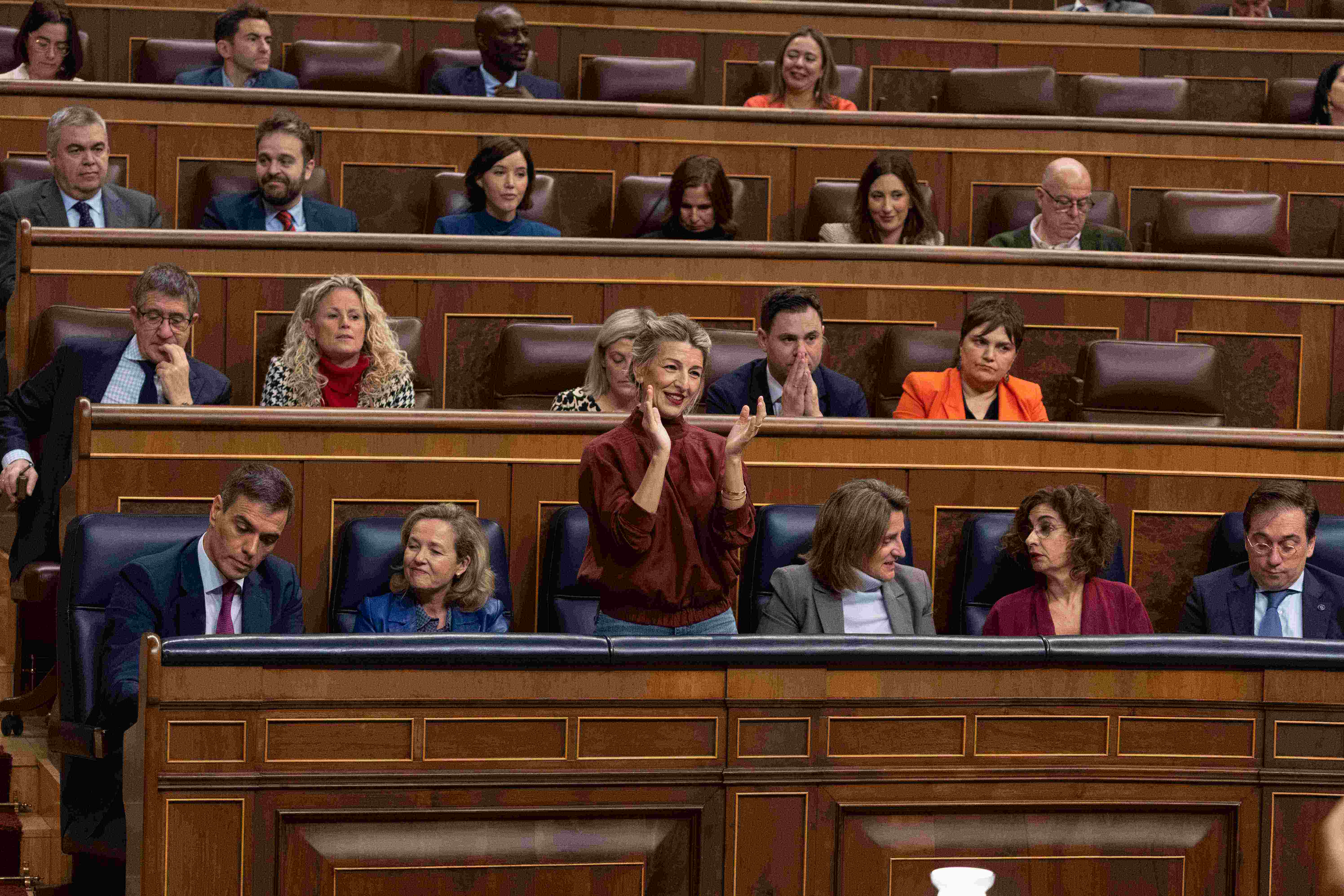 Yolanda Díaz presiona para que se mantengan los impuestos a banca y energéticas