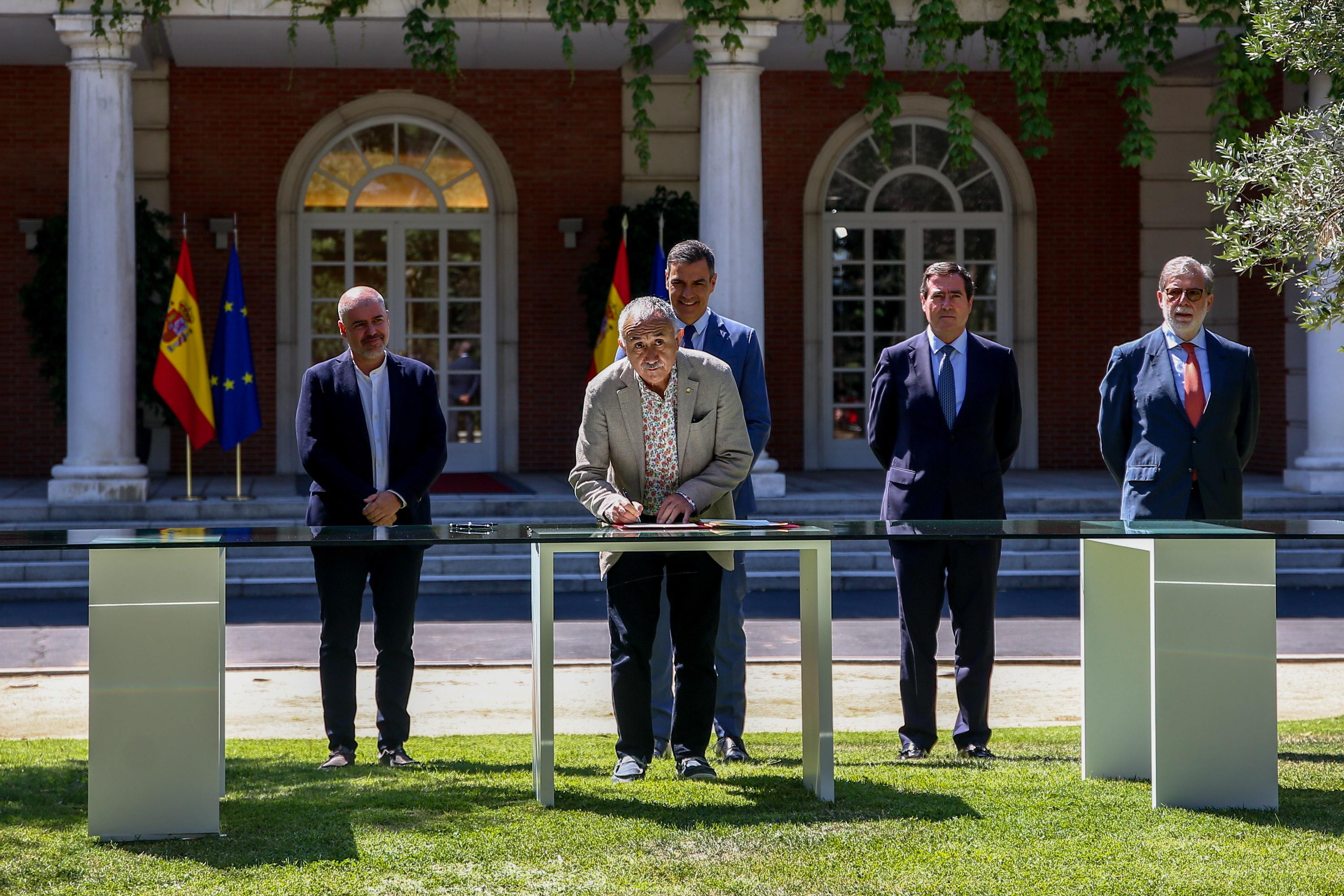 Empresaris i sindicats, enfadats amb Pedro Sánchez per la falta de diàleg