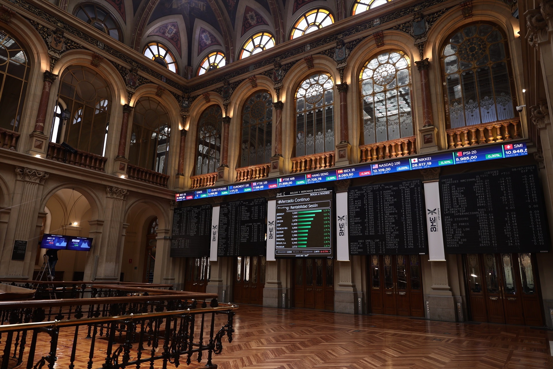 El IBEX 35 pierde los 1.100 puntos en la penúltima sesión del año