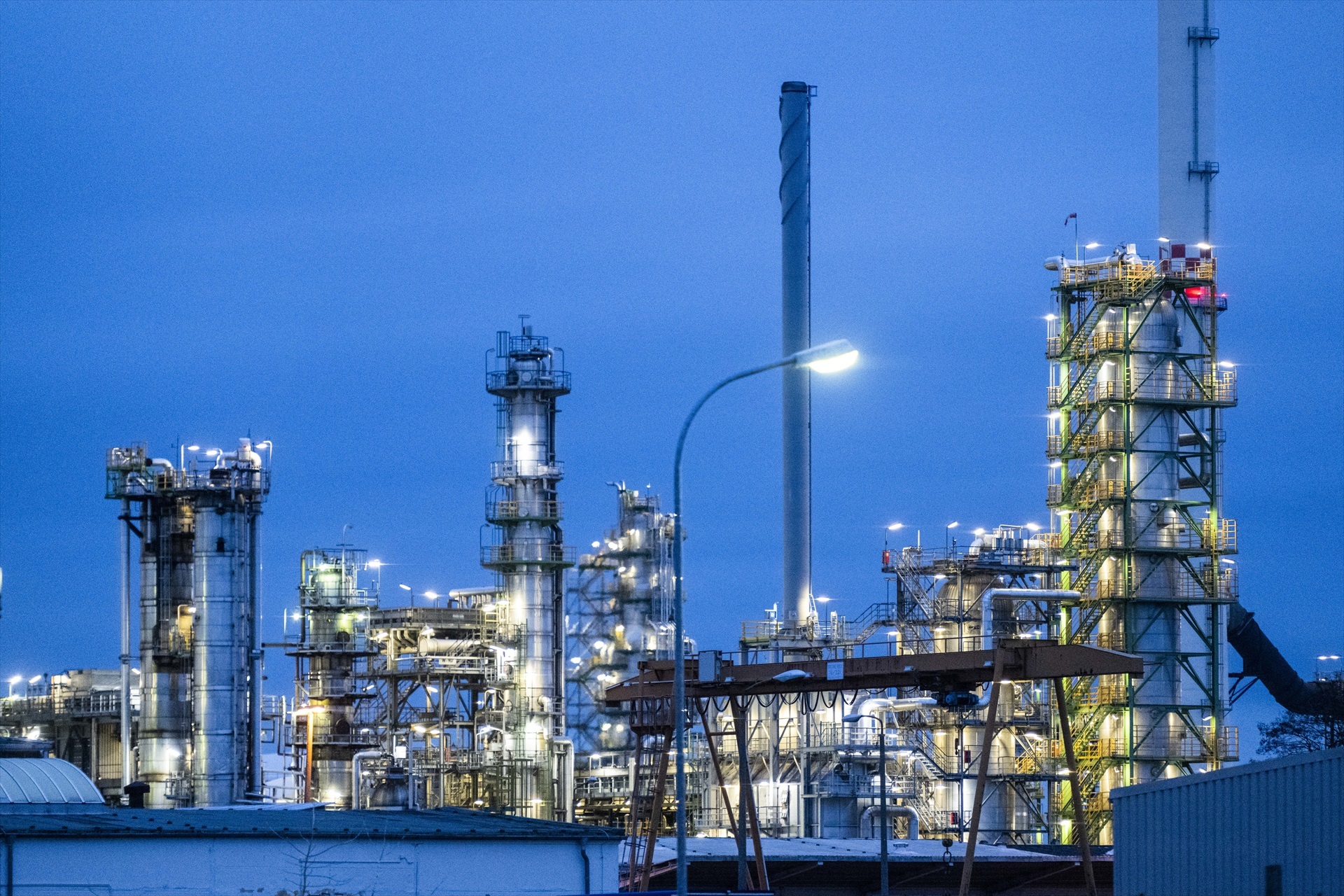 El precio medio del petróleo cayó un 17% en 2023 hasta los 82,95 dólares/barril El precio medio del petróleo cayó un 17% en 2023 hasta los 82,95 dólares/barril