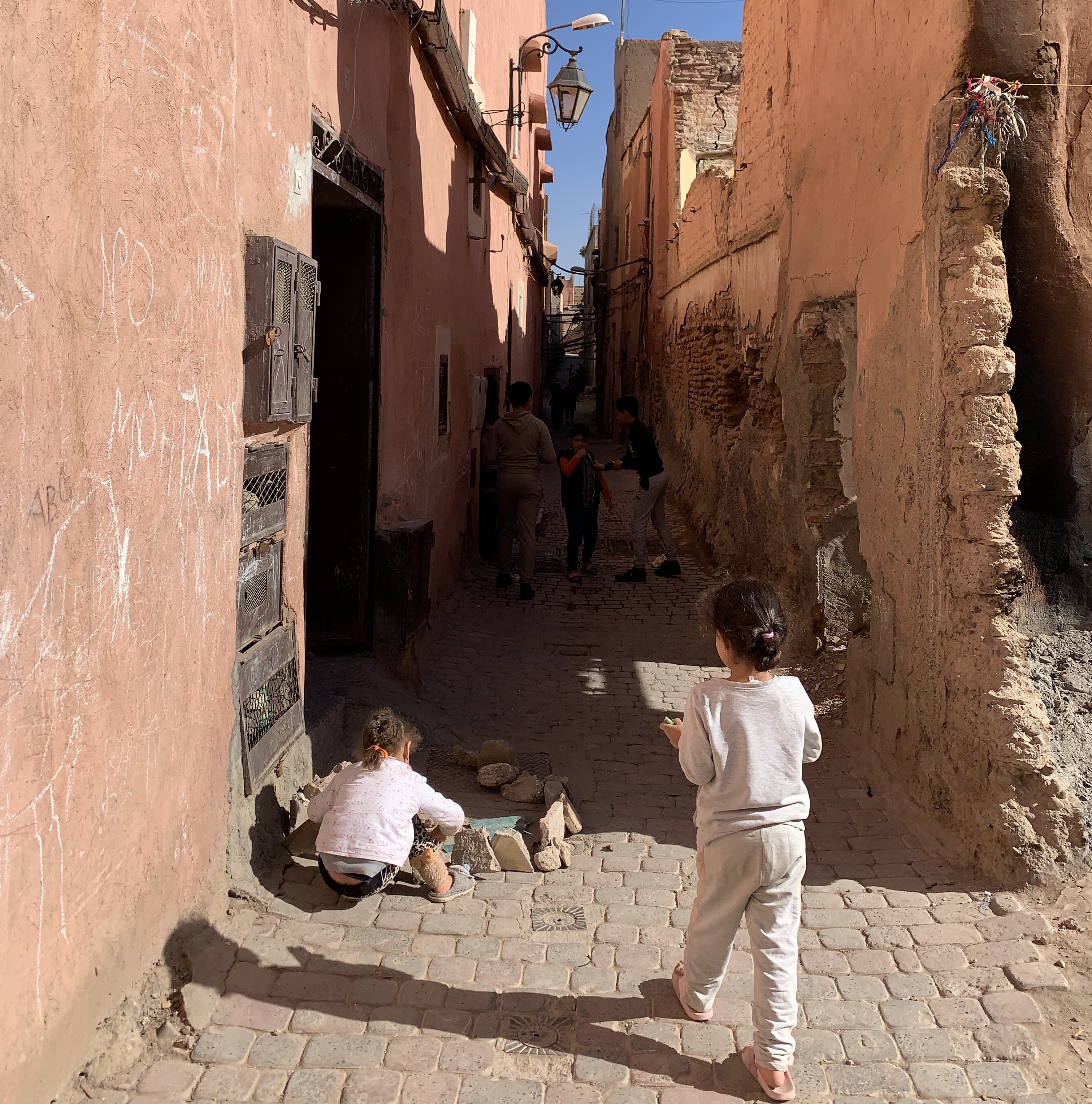 Ruta entre los escombros: Marruecos bate récords de turismo y esconde el terremoto