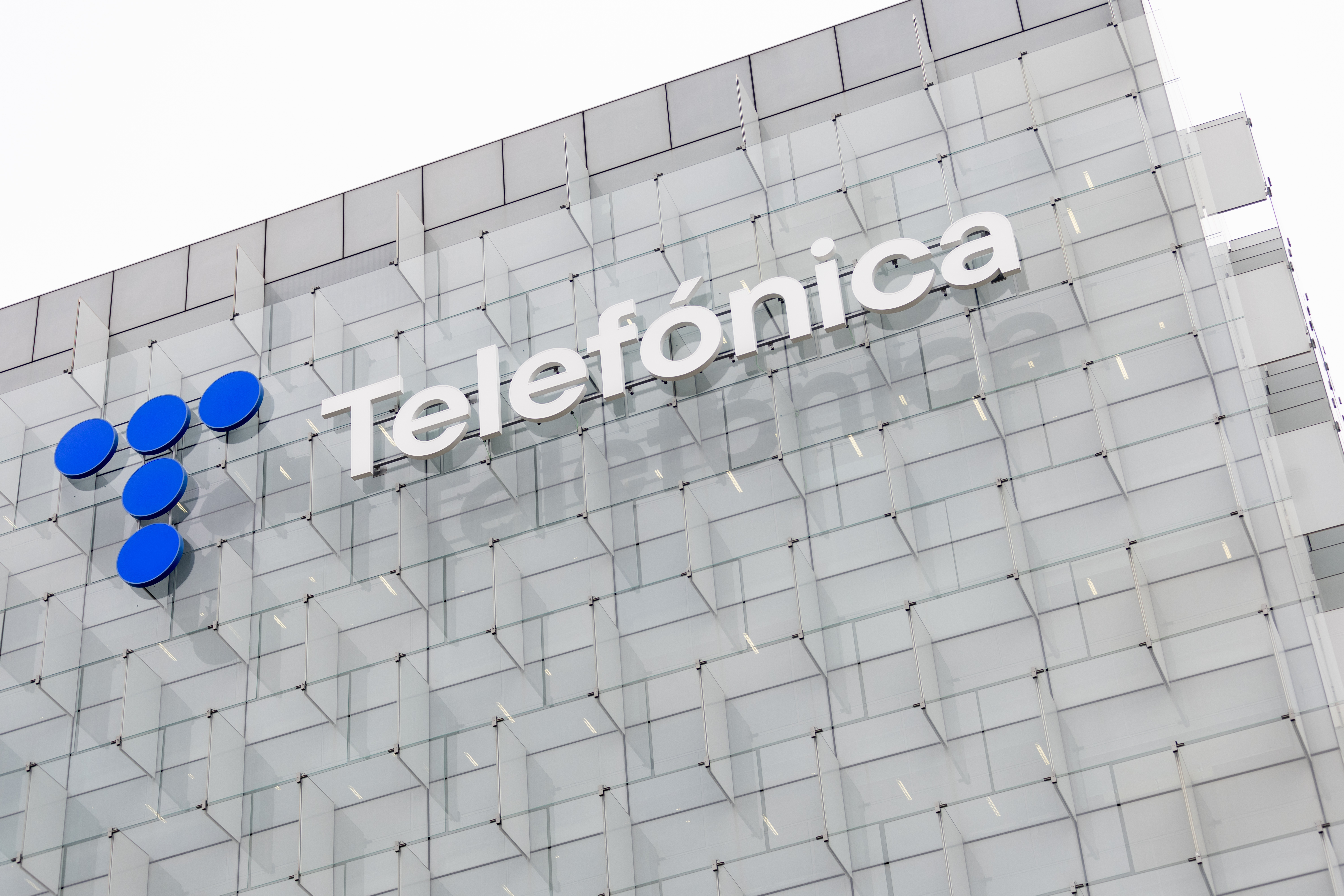 Unos 500 trabajadores de Telefónica solicitan adherirse al ERE en solo tres días
