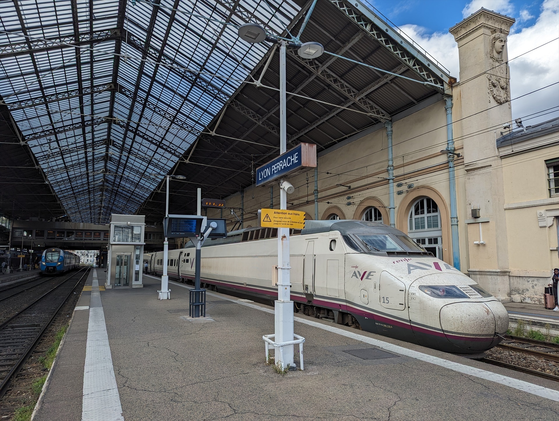 El Ave a Francia alcanza los 300.000 viajeros en sus primeros 6 meses