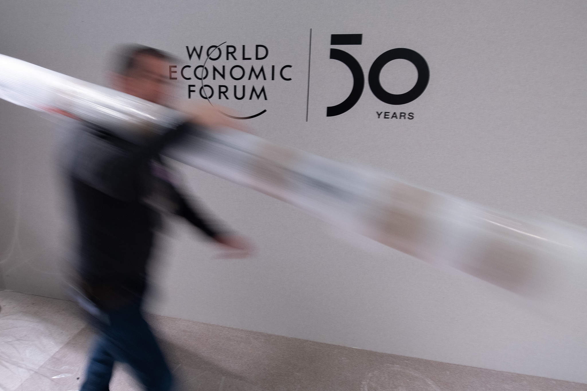 El Foro Económico Mundial alerta de un crecimiento "muy débil" del PIB de la UE en 2024
