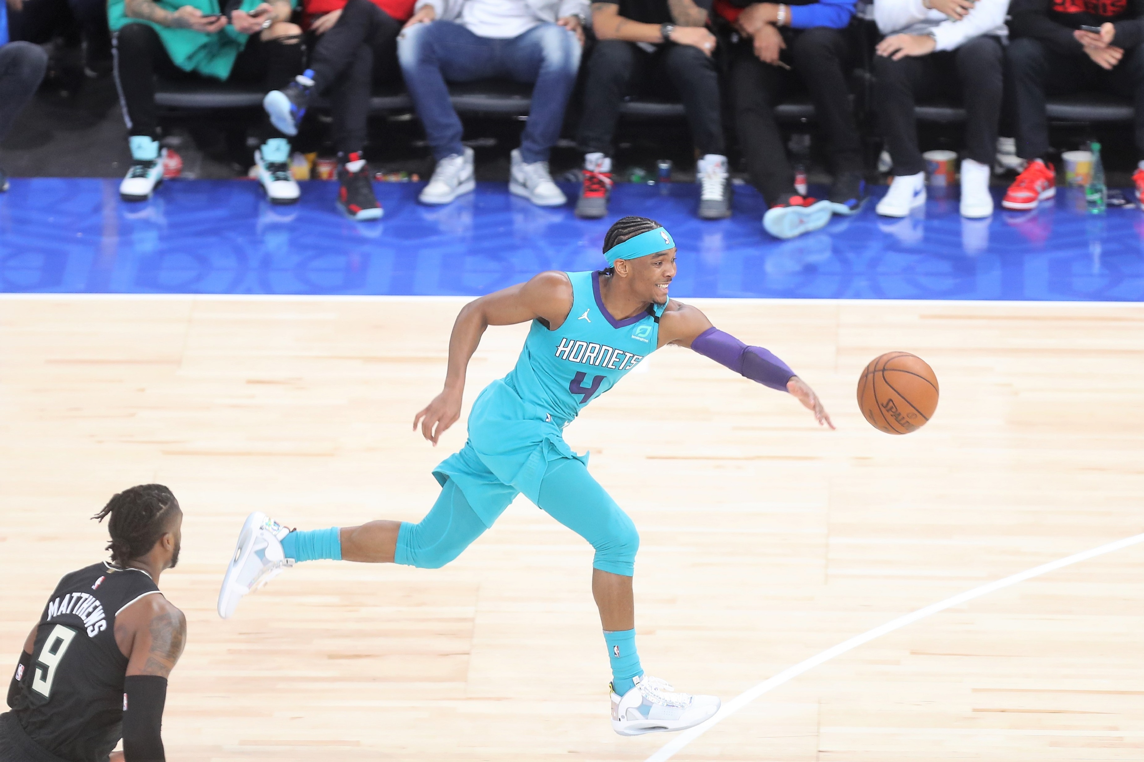 Un jugador de Charlotte Hornets 