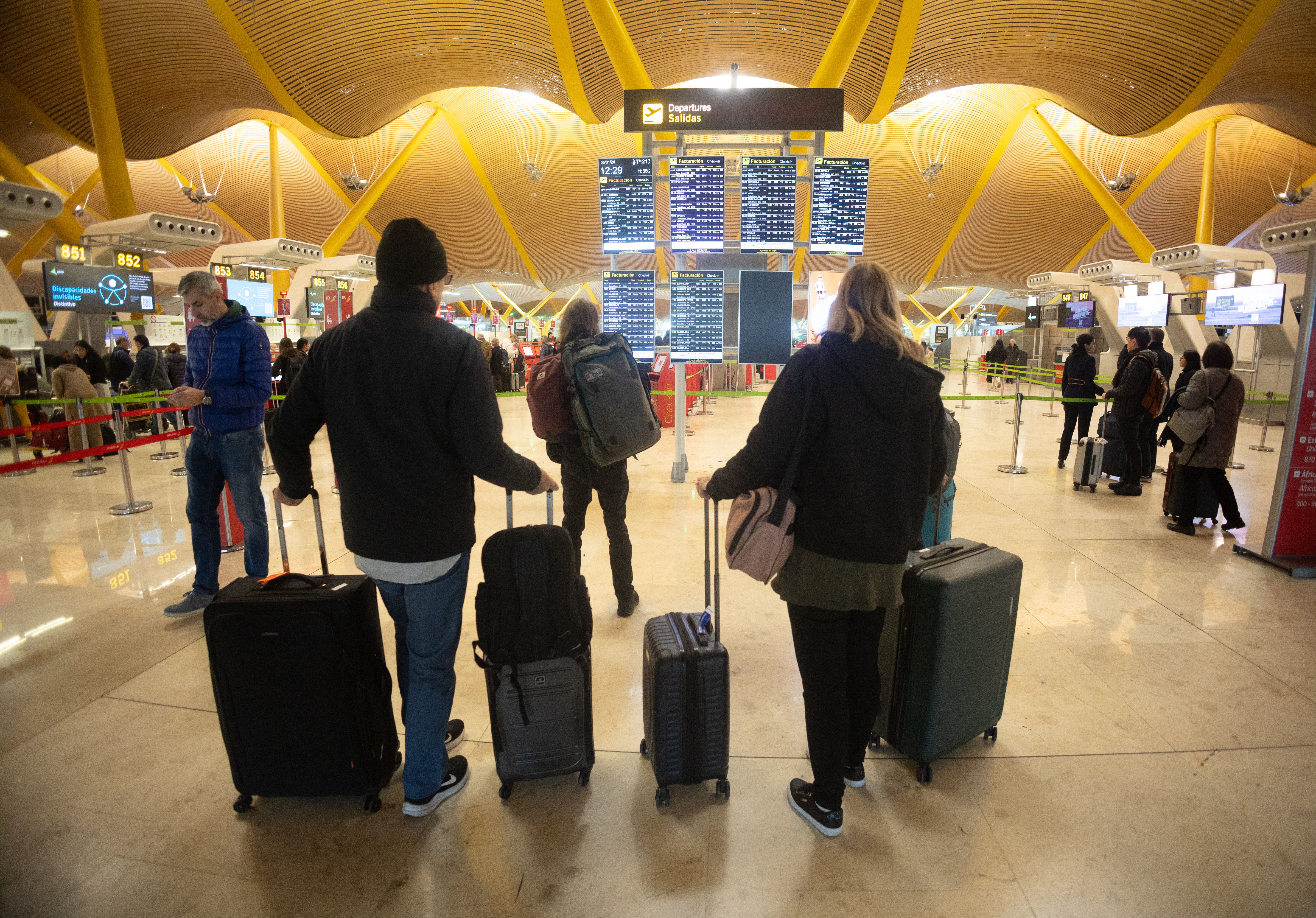 Els aeroports espanyols tanquen un 2023 rècord amb 283 milions de passatgers