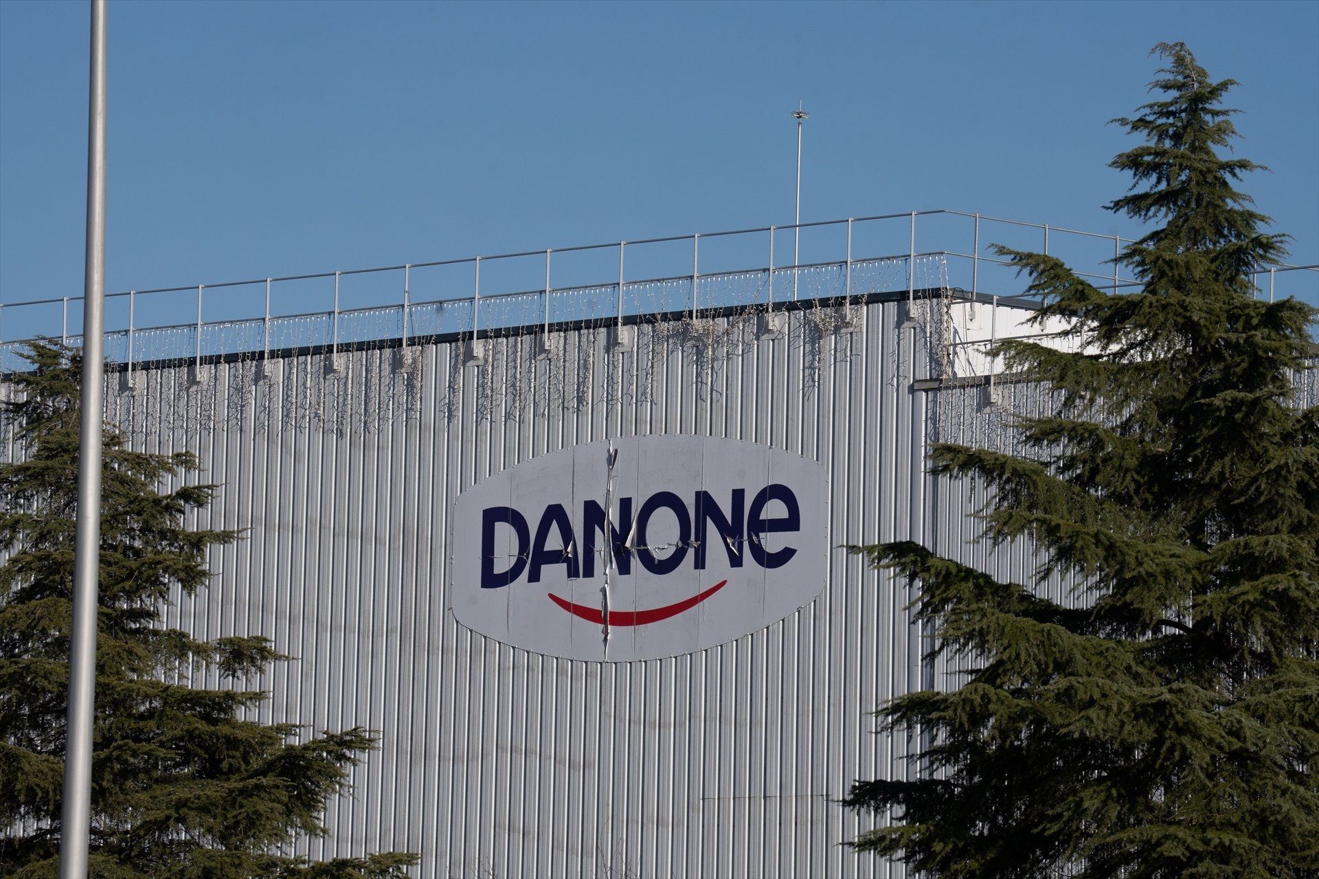El Govern se compromete a reindustrializar Danone en Parets tras el cierre