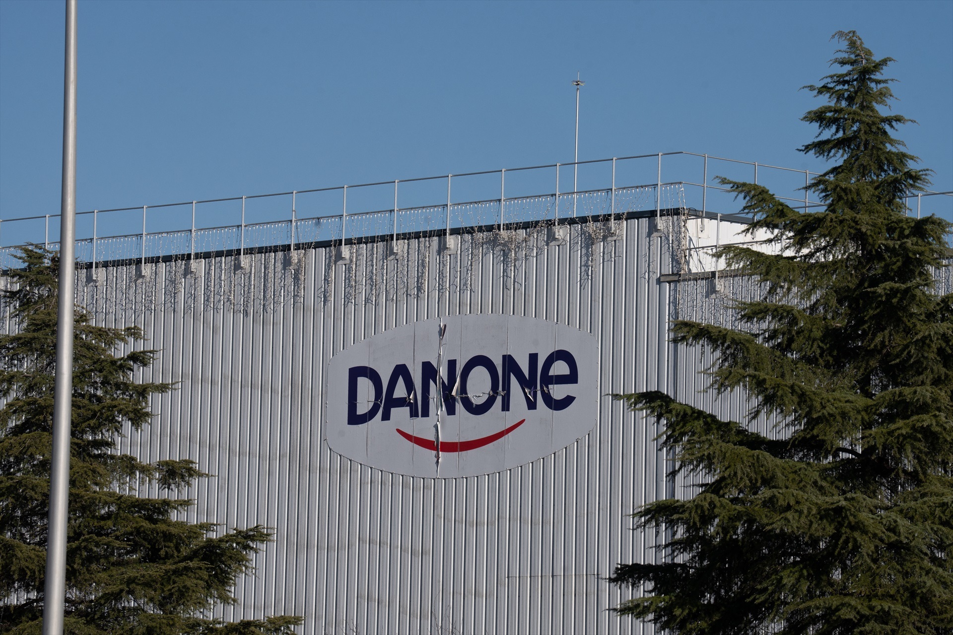 El Govern es compromet a reindustrialitzar Danone a Parets després del tancament