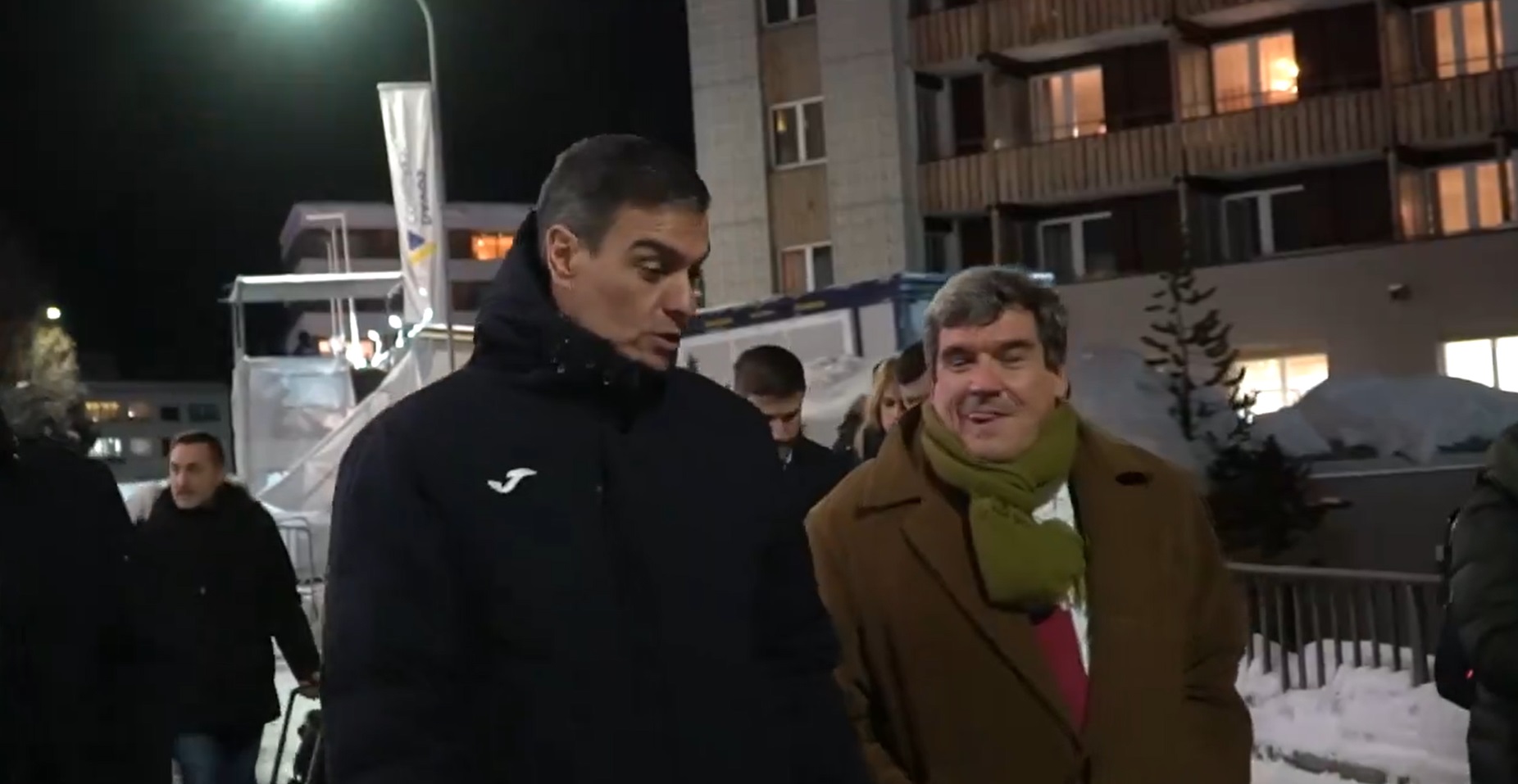 Joma: què hi ha darrere la marca de l'abric de 88 euros de Pedro Sánchez a Davos