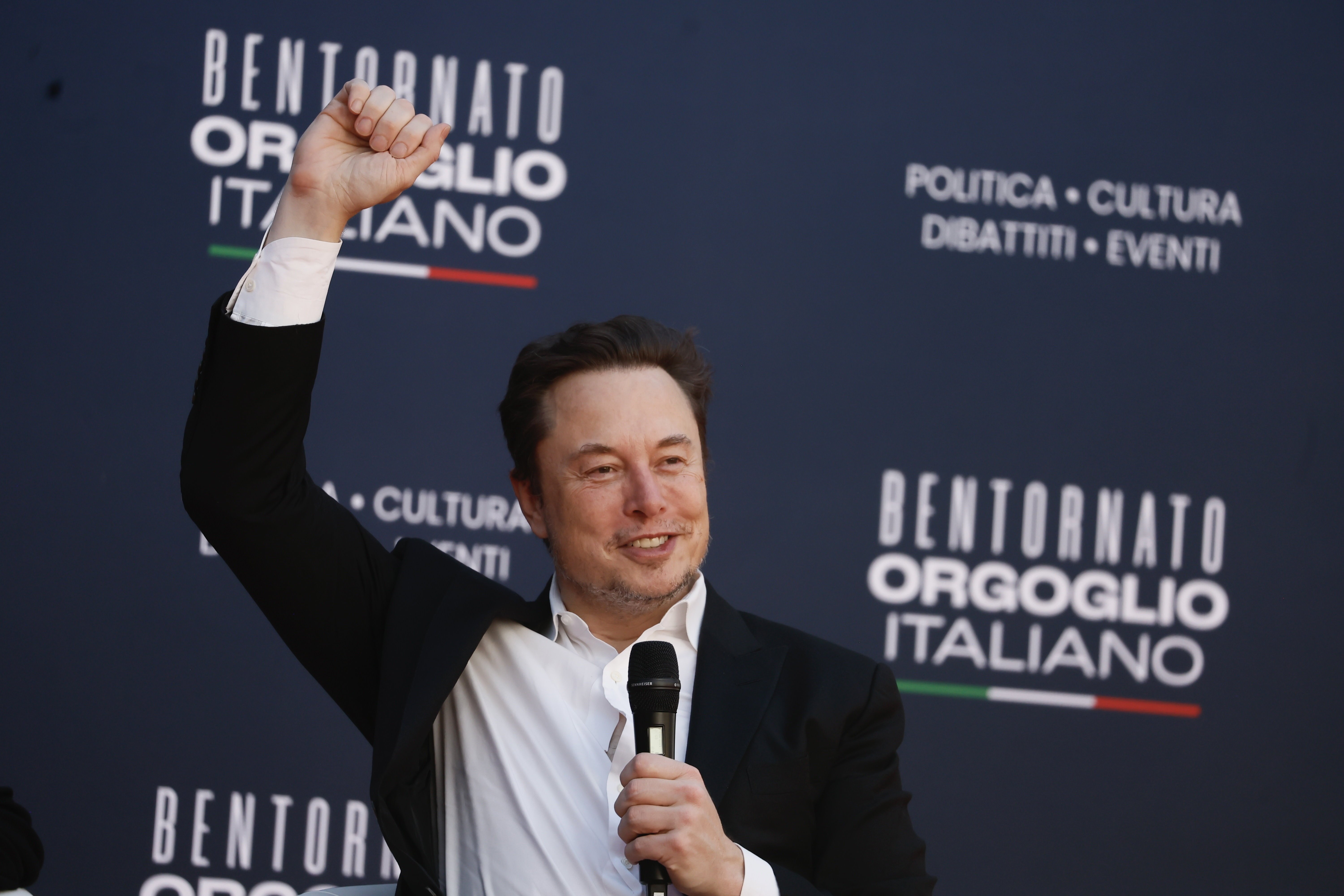 Tesla gana un 20% más en 2023 al disparar su producción un 35%