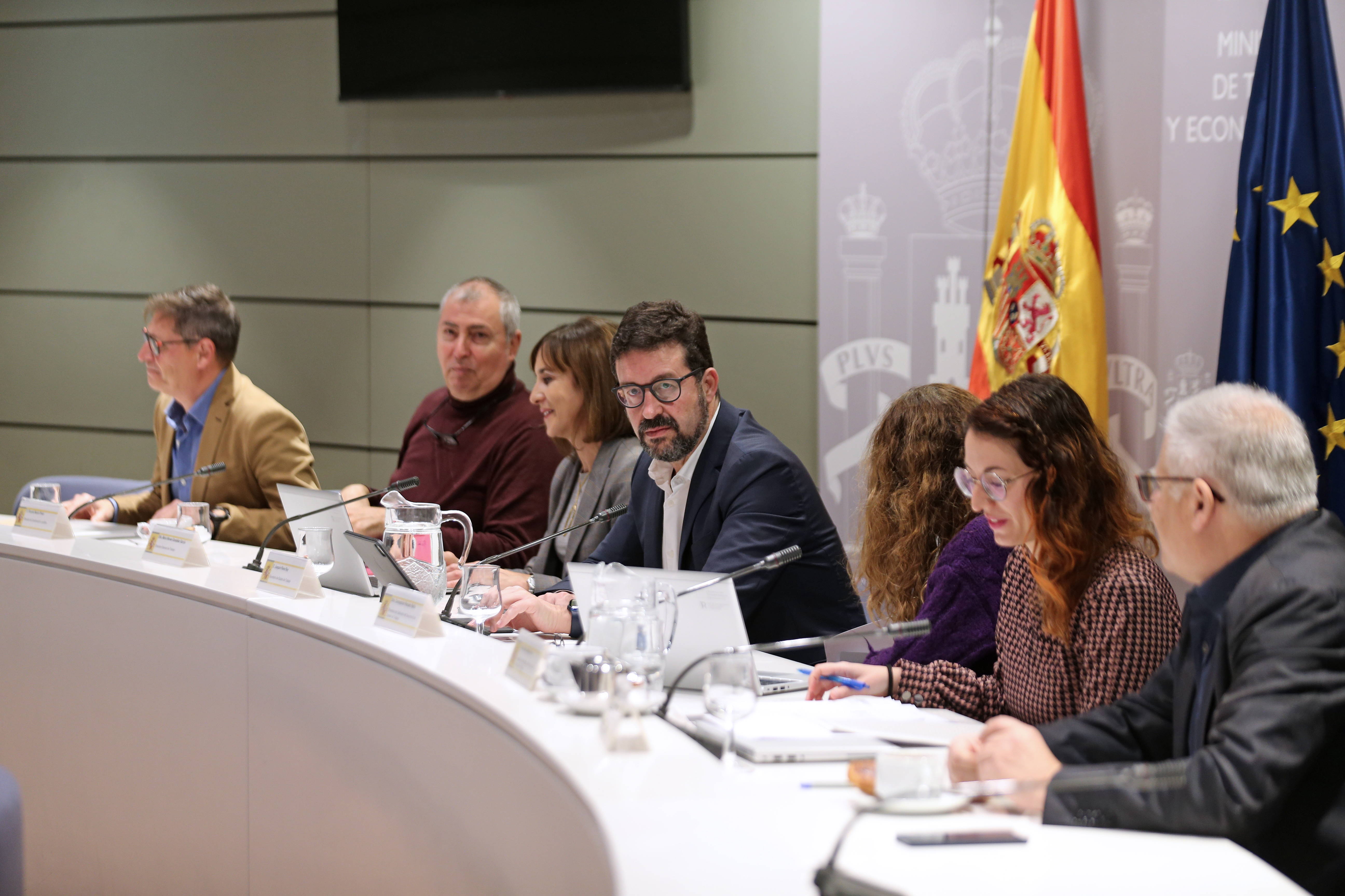 Sindicats i CEOE negociaran la reducció de jornada de forma bipartida en una segona taula