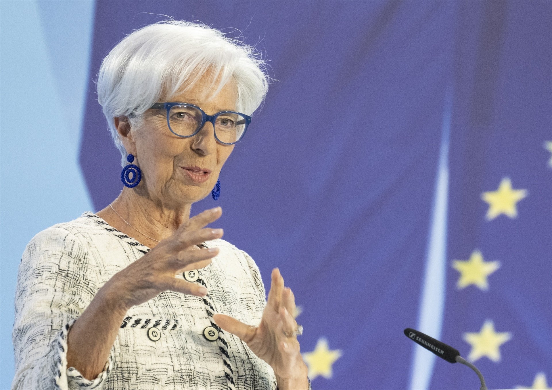Lagarde dice que es "prematuro" bajar los tipos de interés y advierte de riesgos geopolíticos