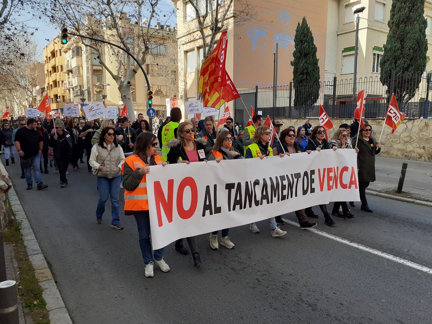 Manifestació contra l'ERO presentat per la catalana Venca per acomiadar tota la plantilla