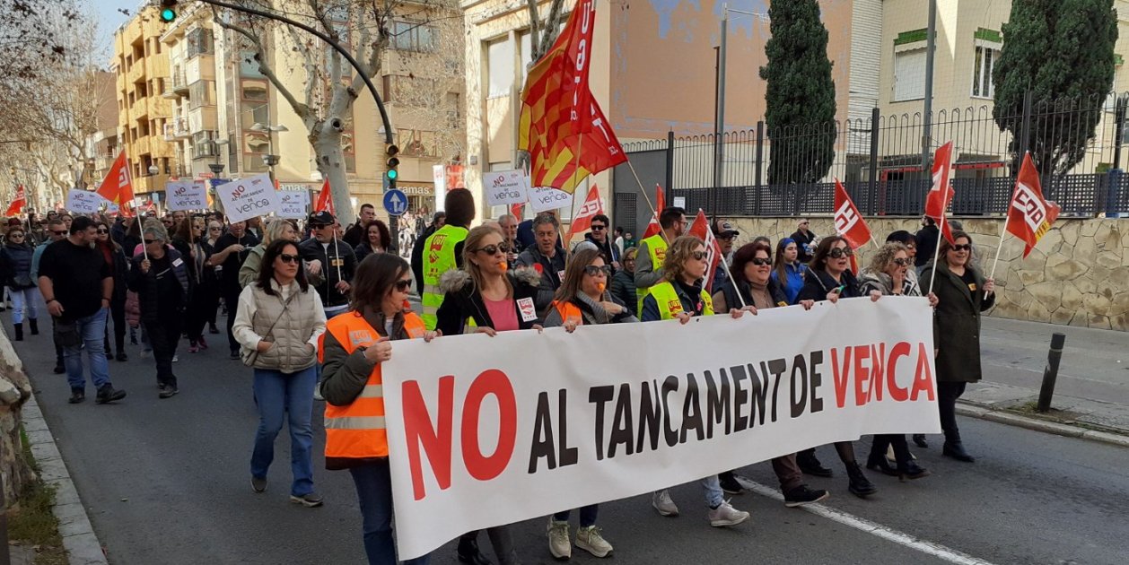 Manifestación contra el ERE presentado por la catalana Venca para ...