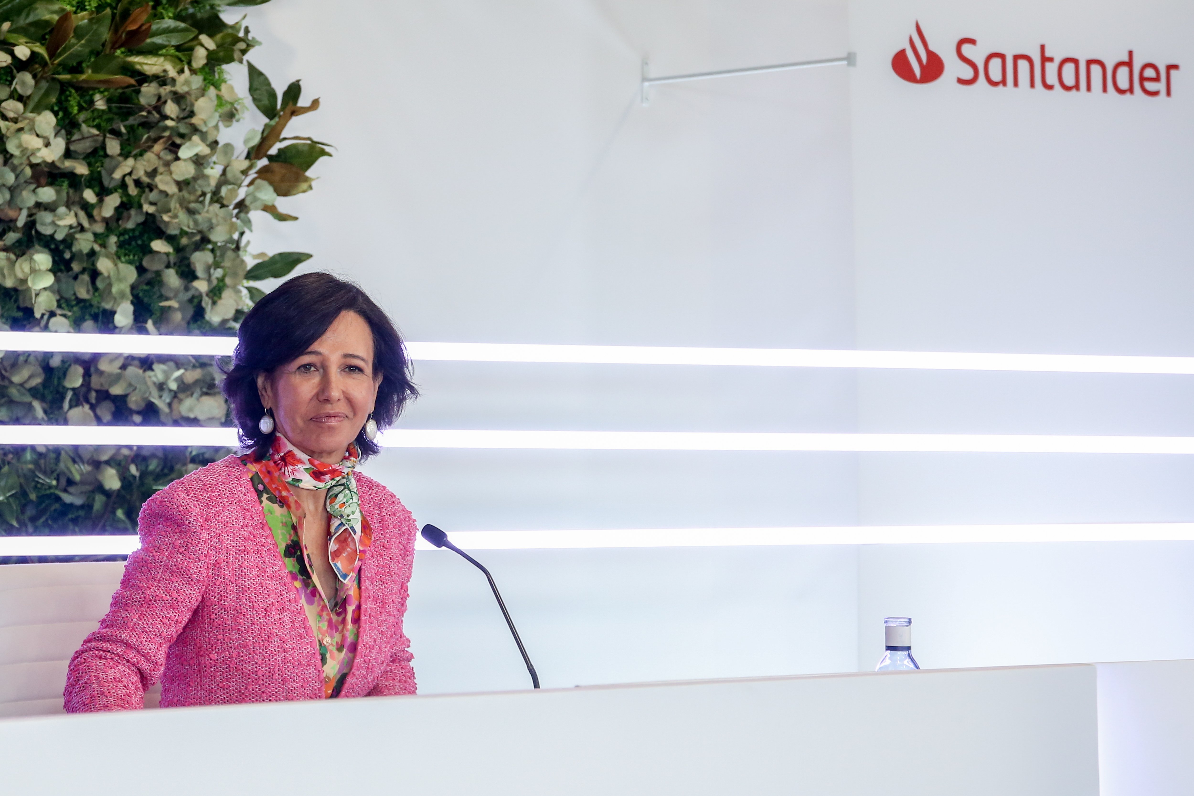 Santander excedeix els 11.000 milions de benefici el 2023 per primera vegada en la seva història