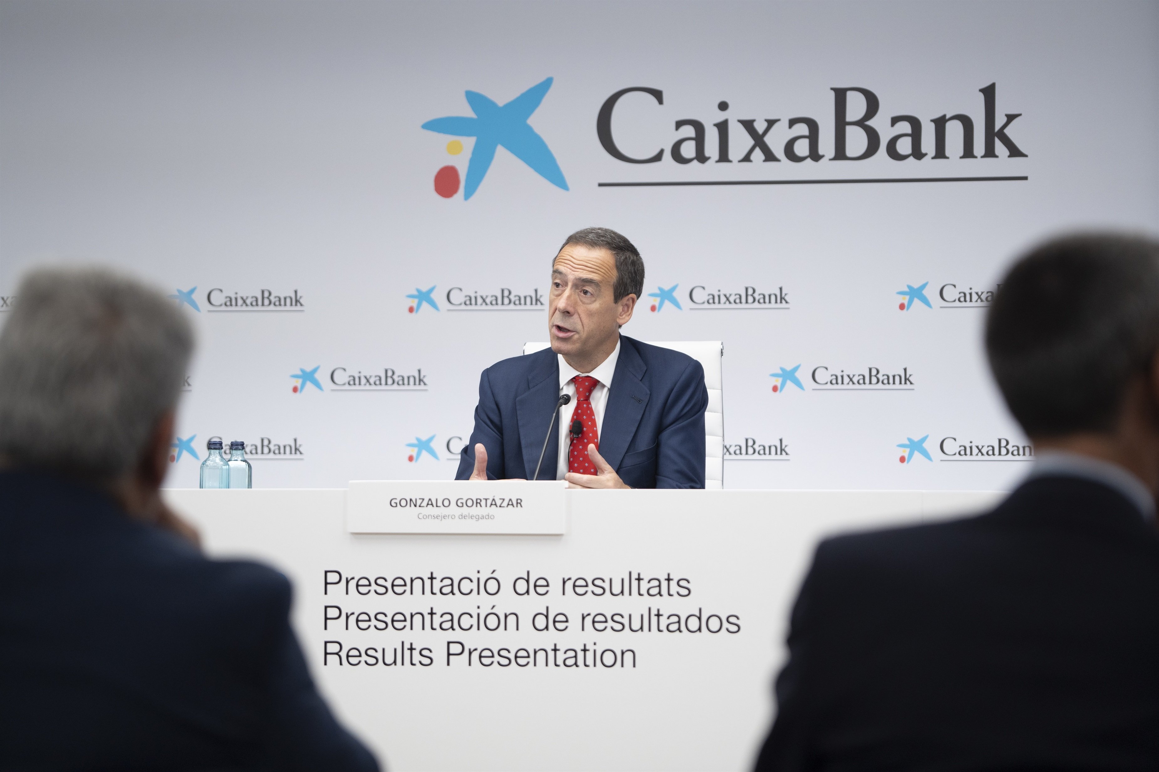 CaixaBank dispara su resultado un 54% y gana más de 4.800 millones en 2023