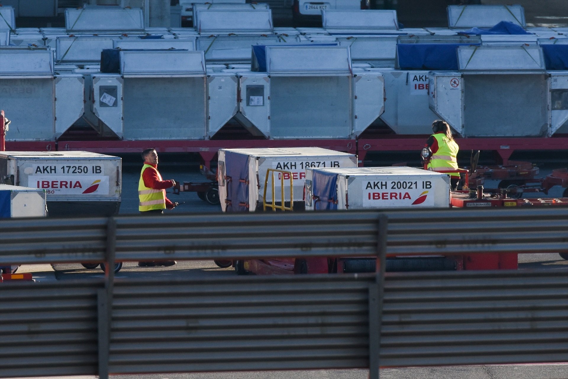 Iberia creará una empresa para el servicio de handling y pone fin a las protestas