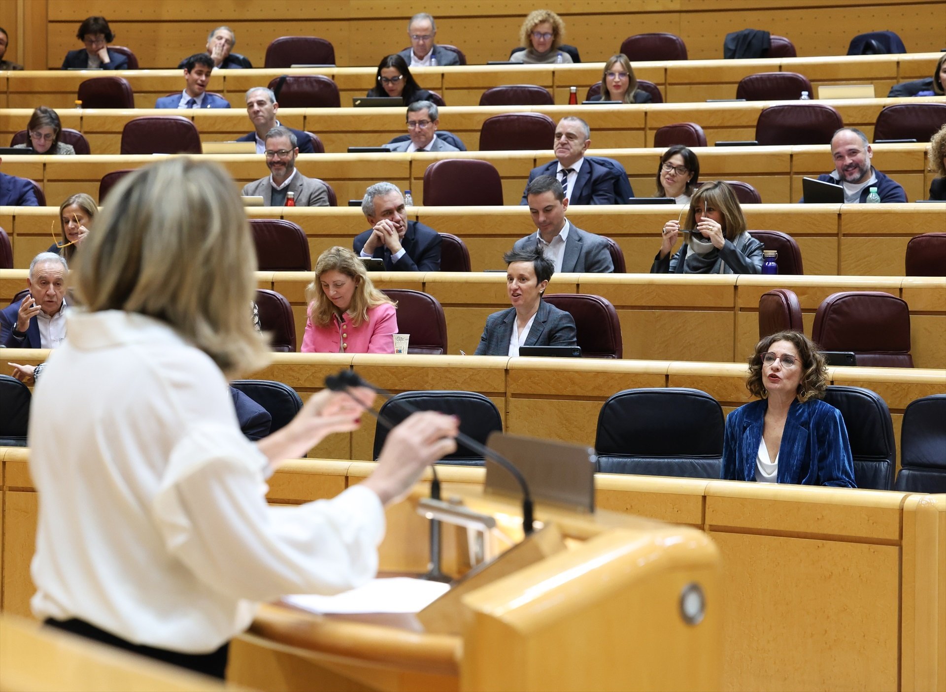 La mayoría absoluta del PP tumba la senda de déficit en el Senado y retrasa los presupuestos