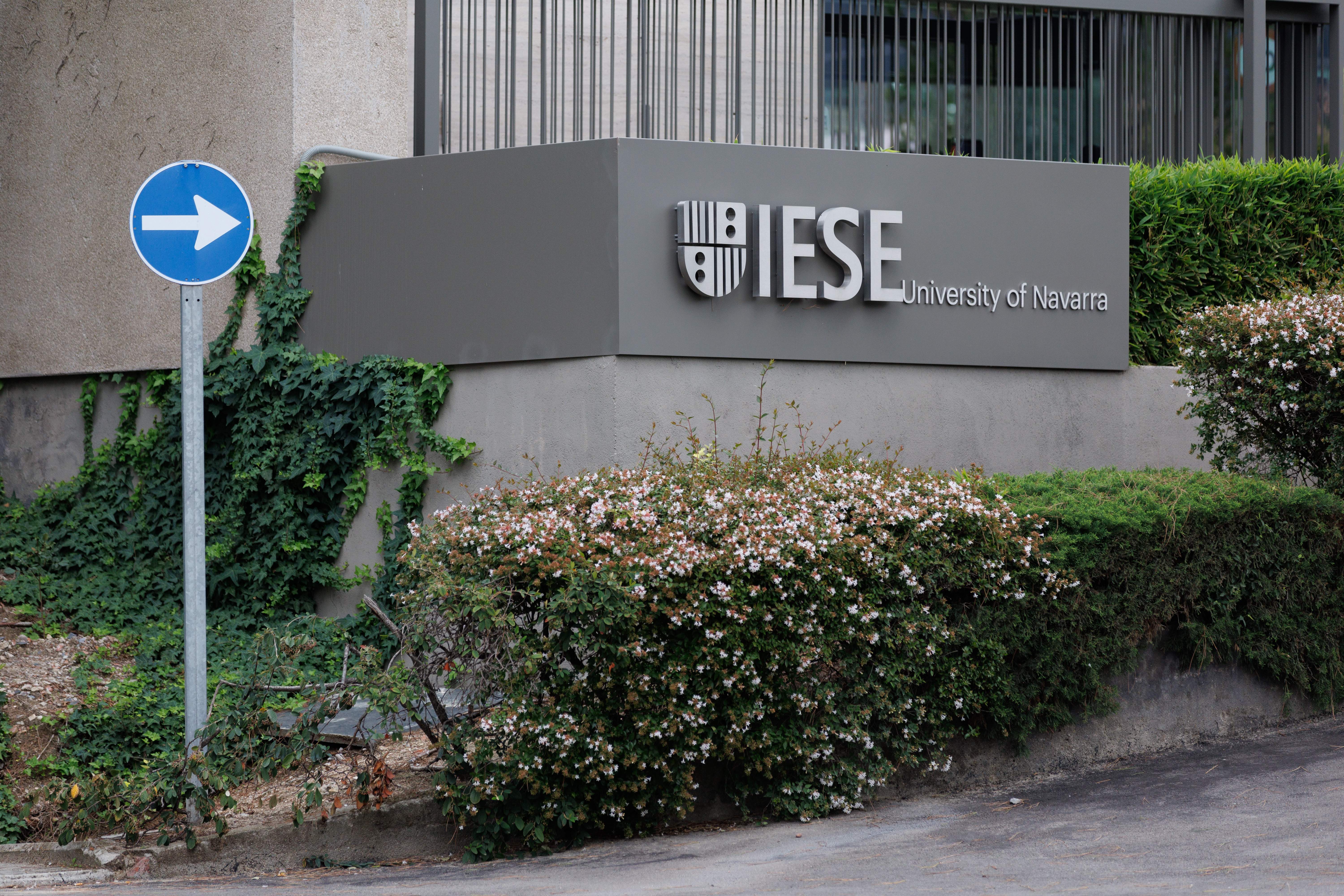 Fachada escuela IESE en Madrid 