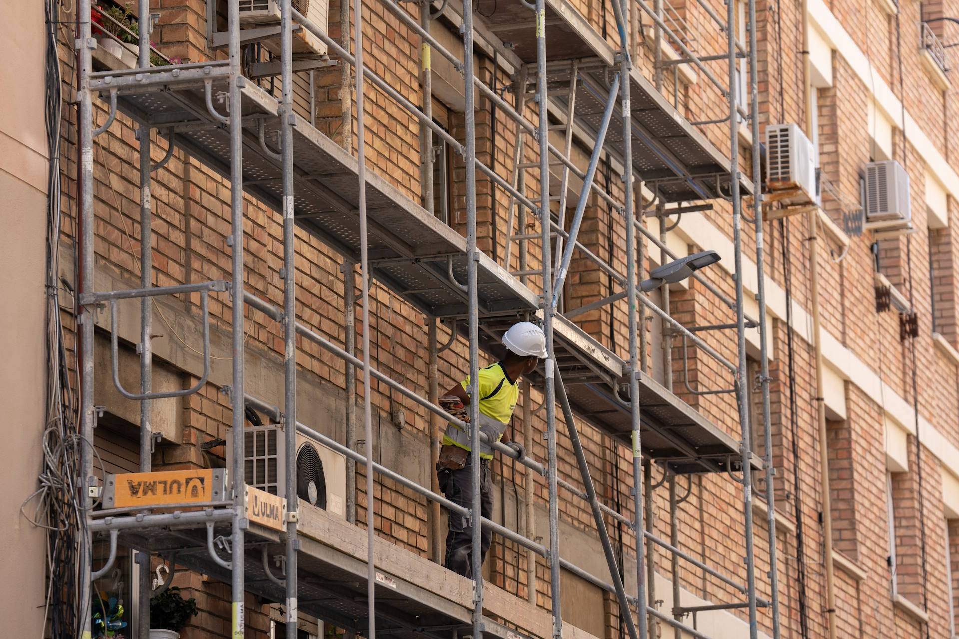 Vacantes sin cubrir y envejecimiento: el doble problema del sector de la construcción