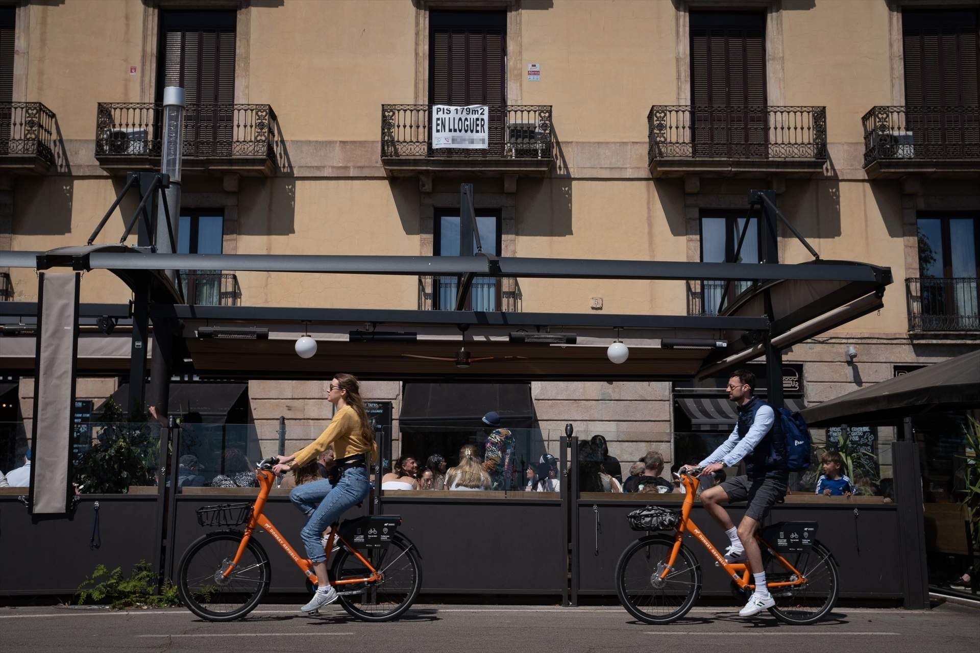 Viure en parella a Barcelona és un 14% més car: el lloguer mitjà supera els 1.800 euros