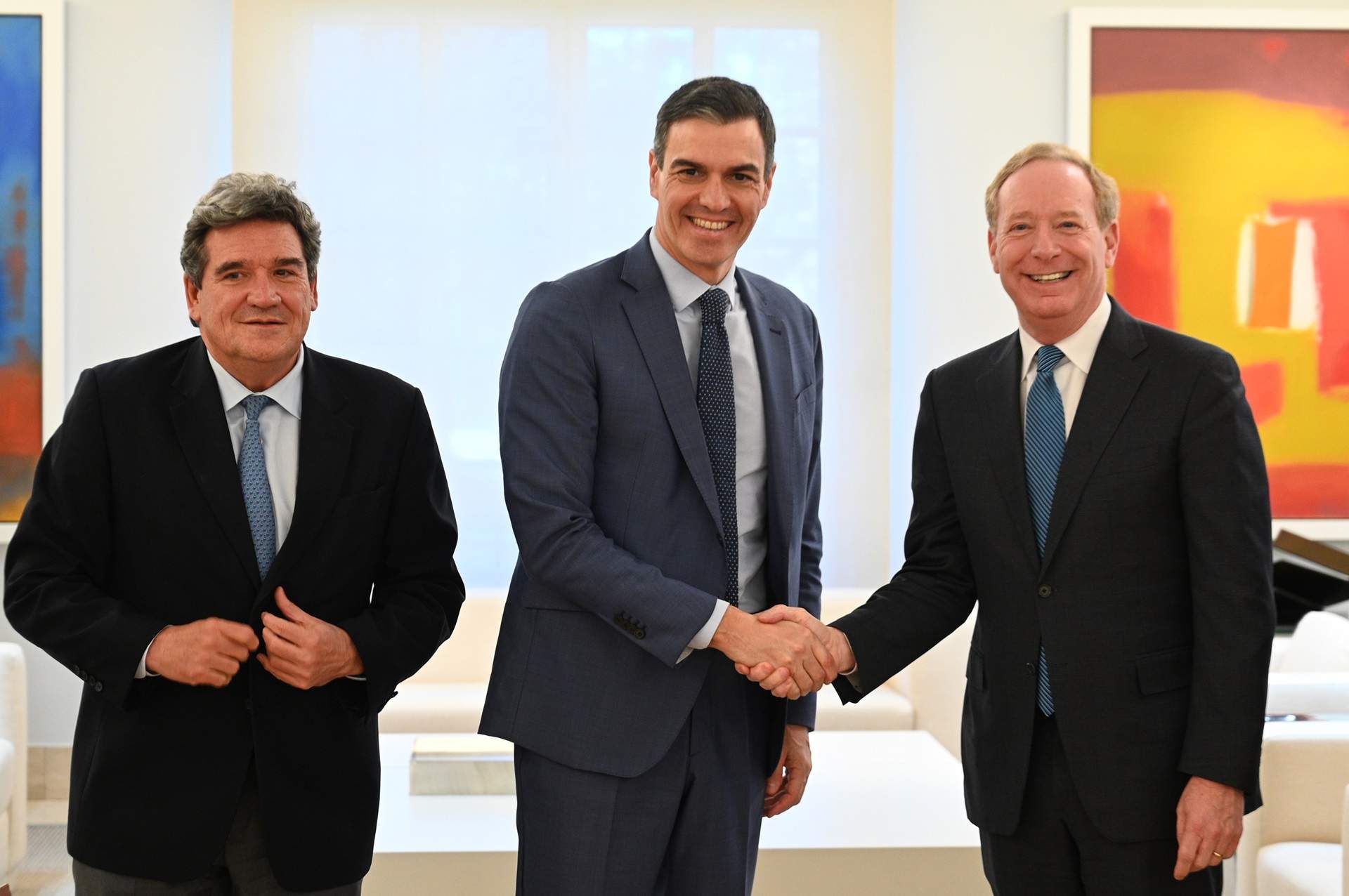 José Luis Escrivá, Pedro Sánchez y Brad Smith, presidente de Microsoft 1