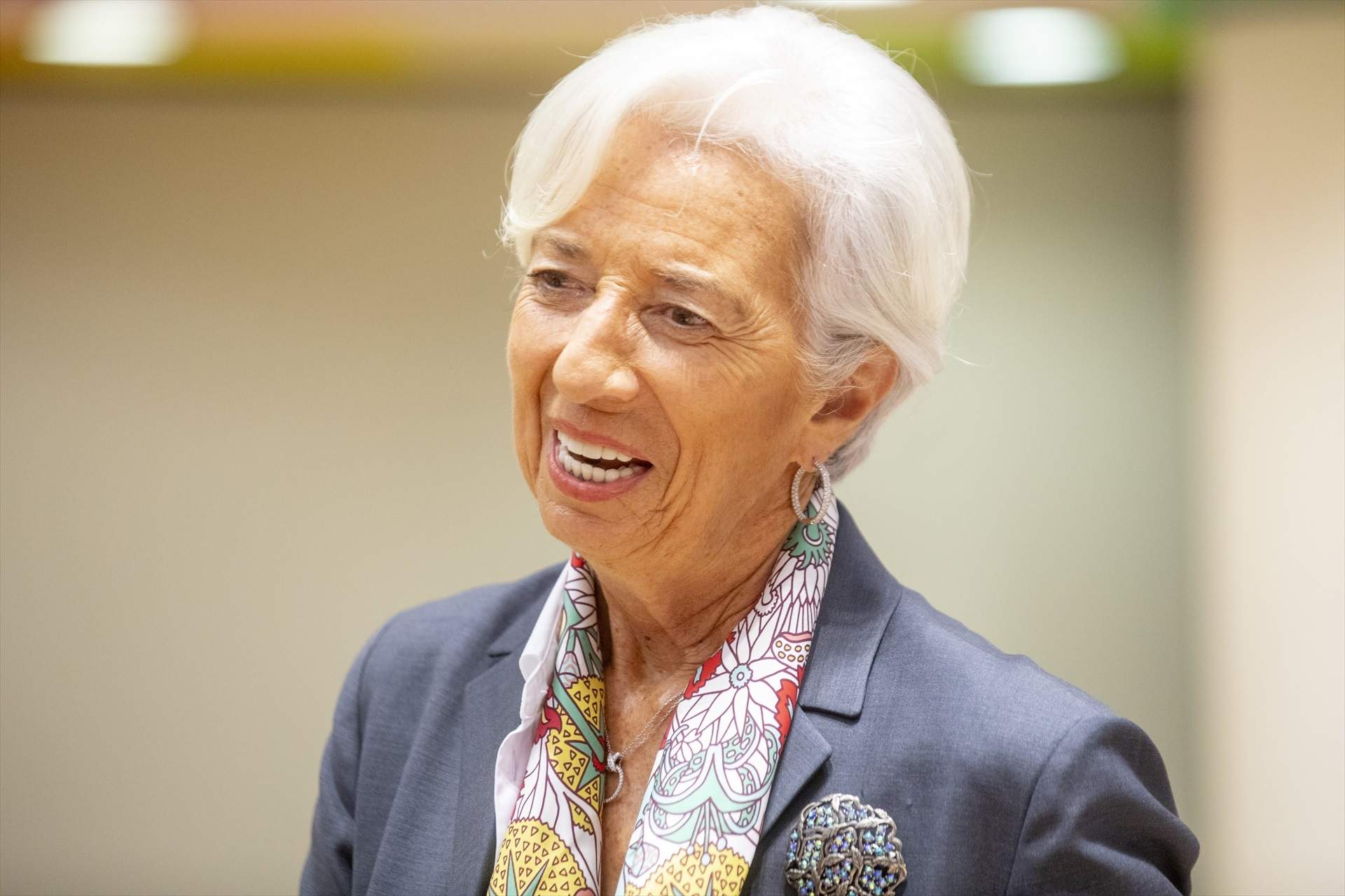 Lagarde ve improbable una espiral de precios al alza por la subida de salarios