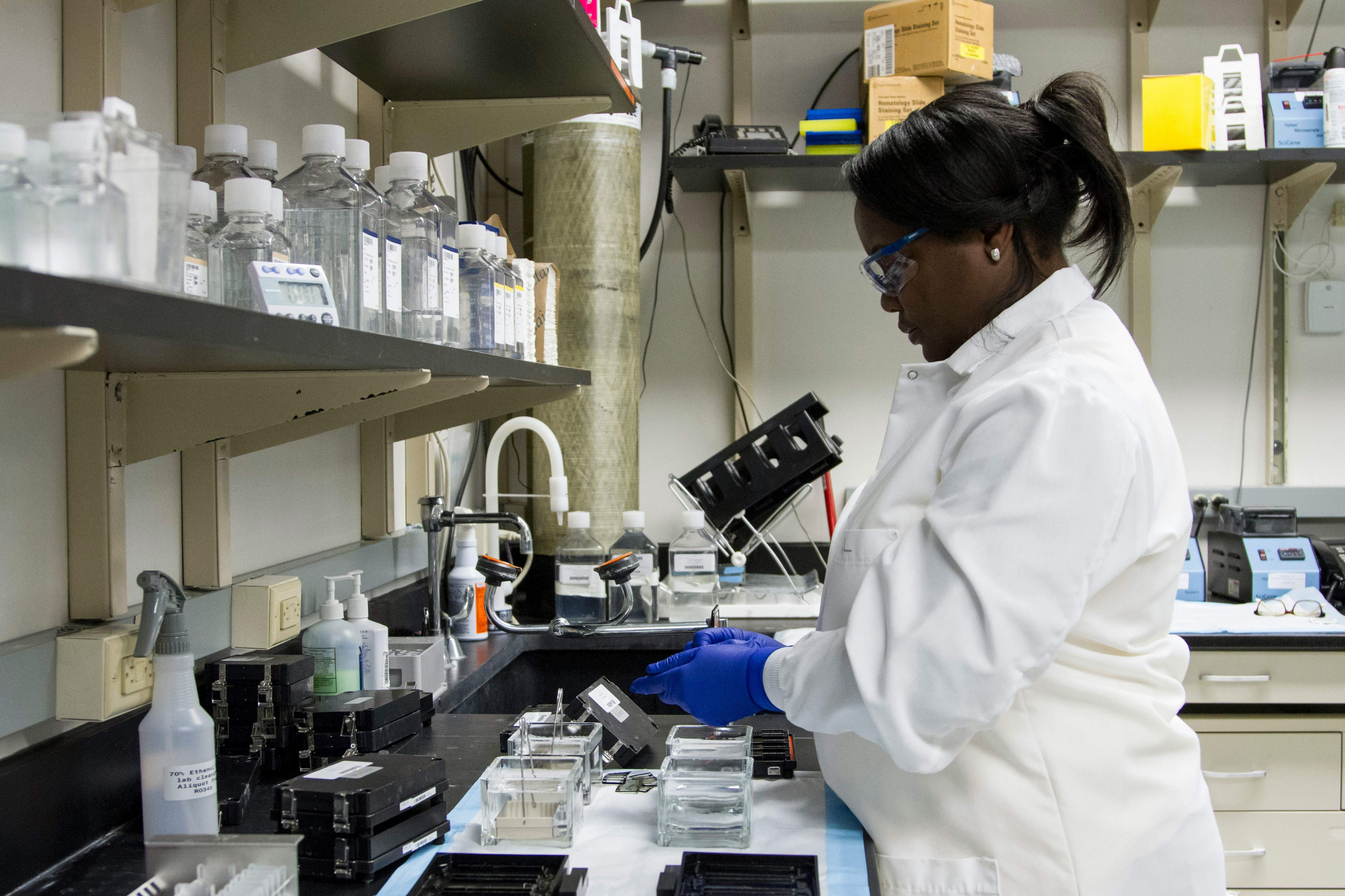 Les 'big pharma' dediquen un 7% dels ingressos a laboratoris de nova generació