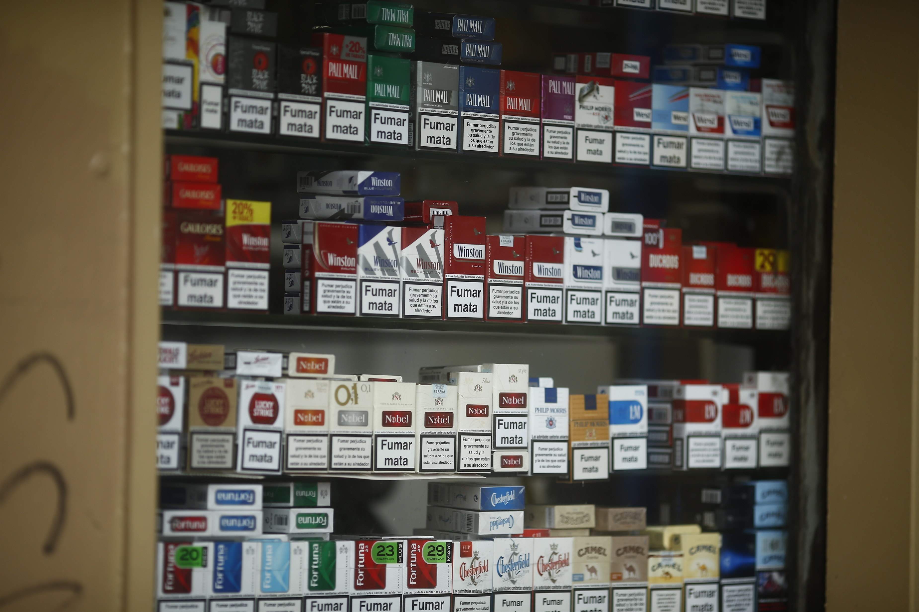 Sorpresa en los estancos: Altadis sube 15 céntimos sus cigarrillos negros