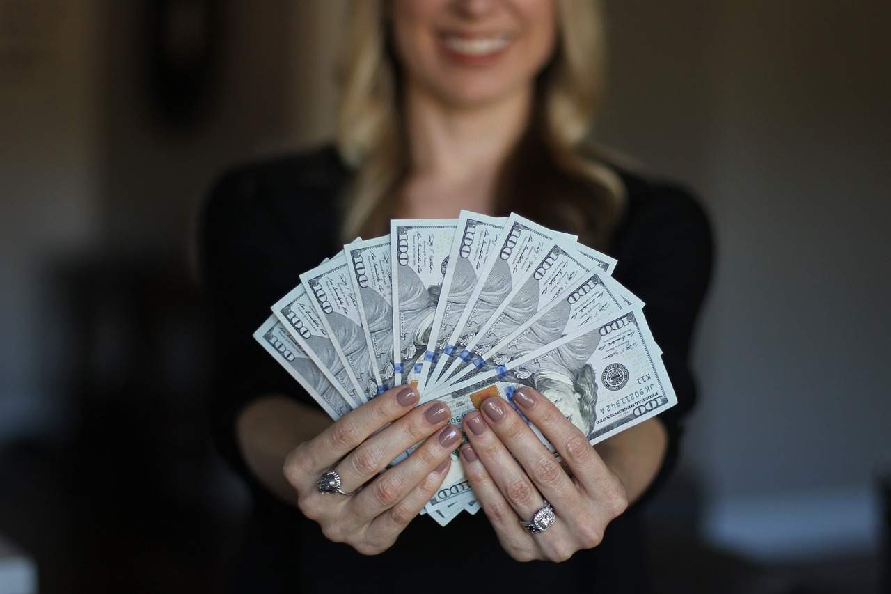 Mujeres, dinero. Pixabay