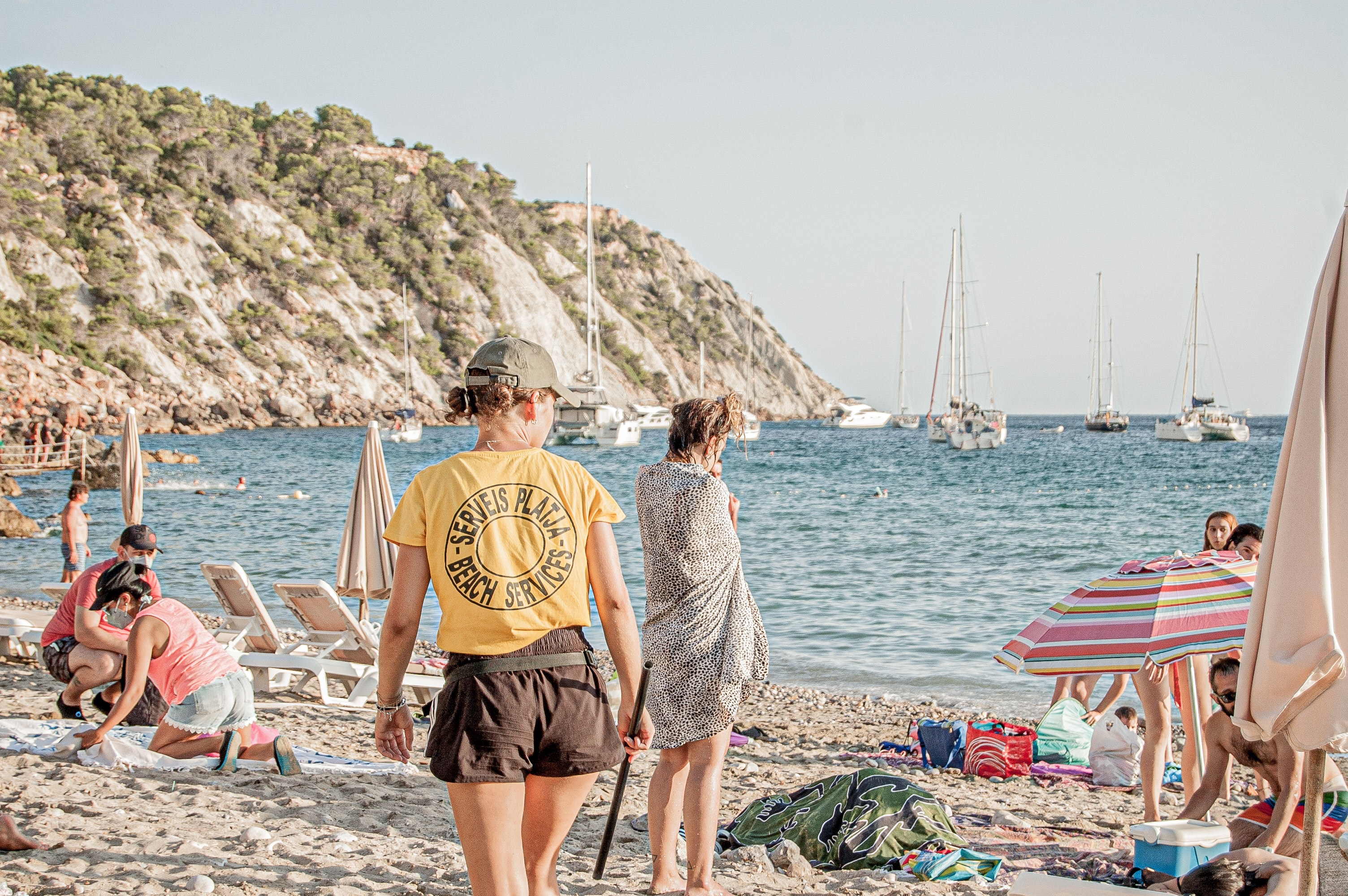 Servicio de playa en Ibiza. Unsplash