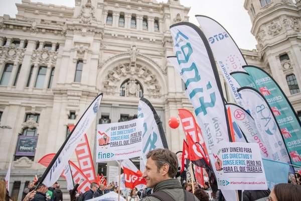 Els bancs de CECA apujaran un 11% el salari a la seva plantilla en tres anys