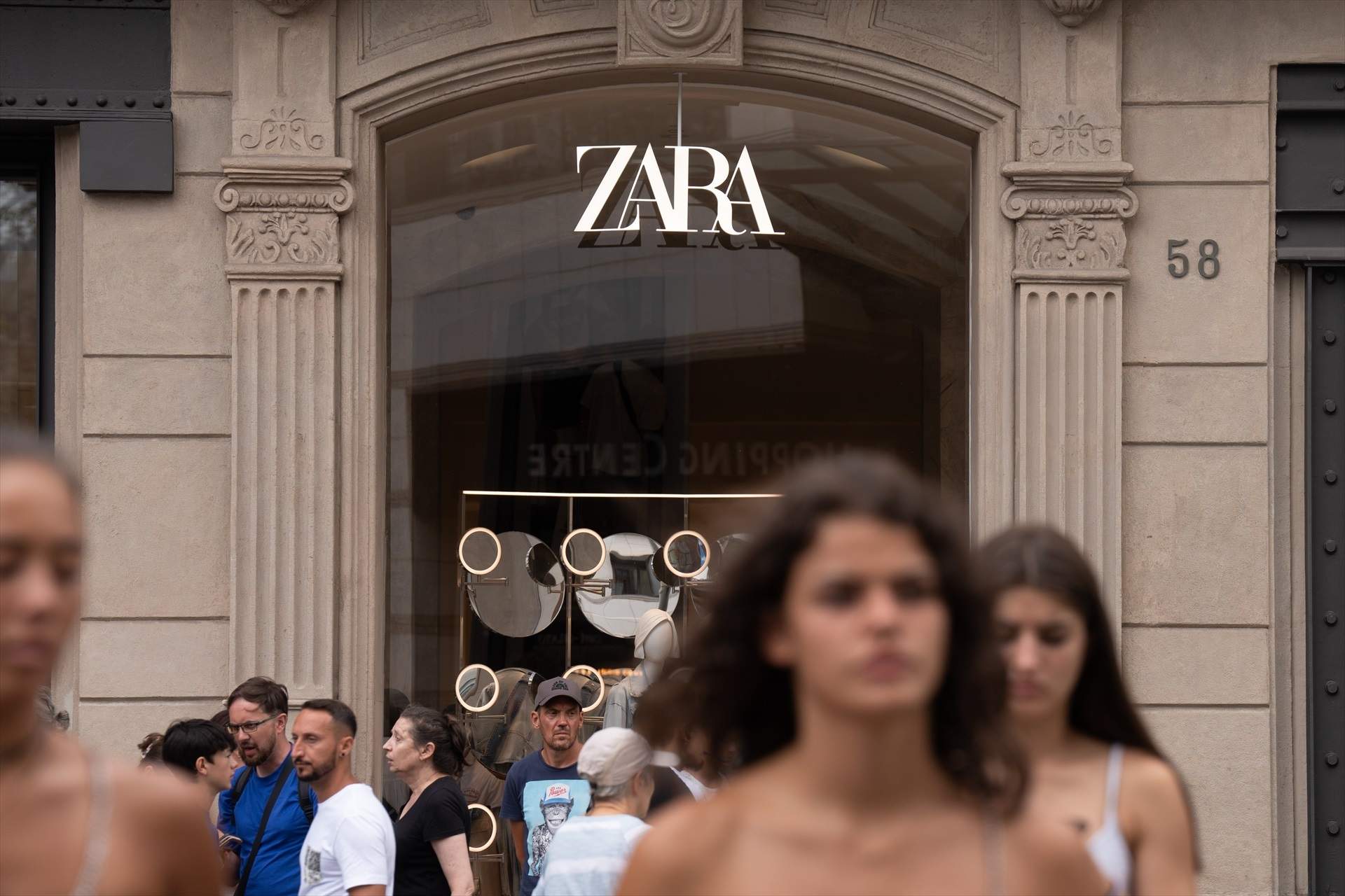 Inditex reforça la seva logística a Espanya: 1.800 milions per a 3 nous centres a València i Saragossa