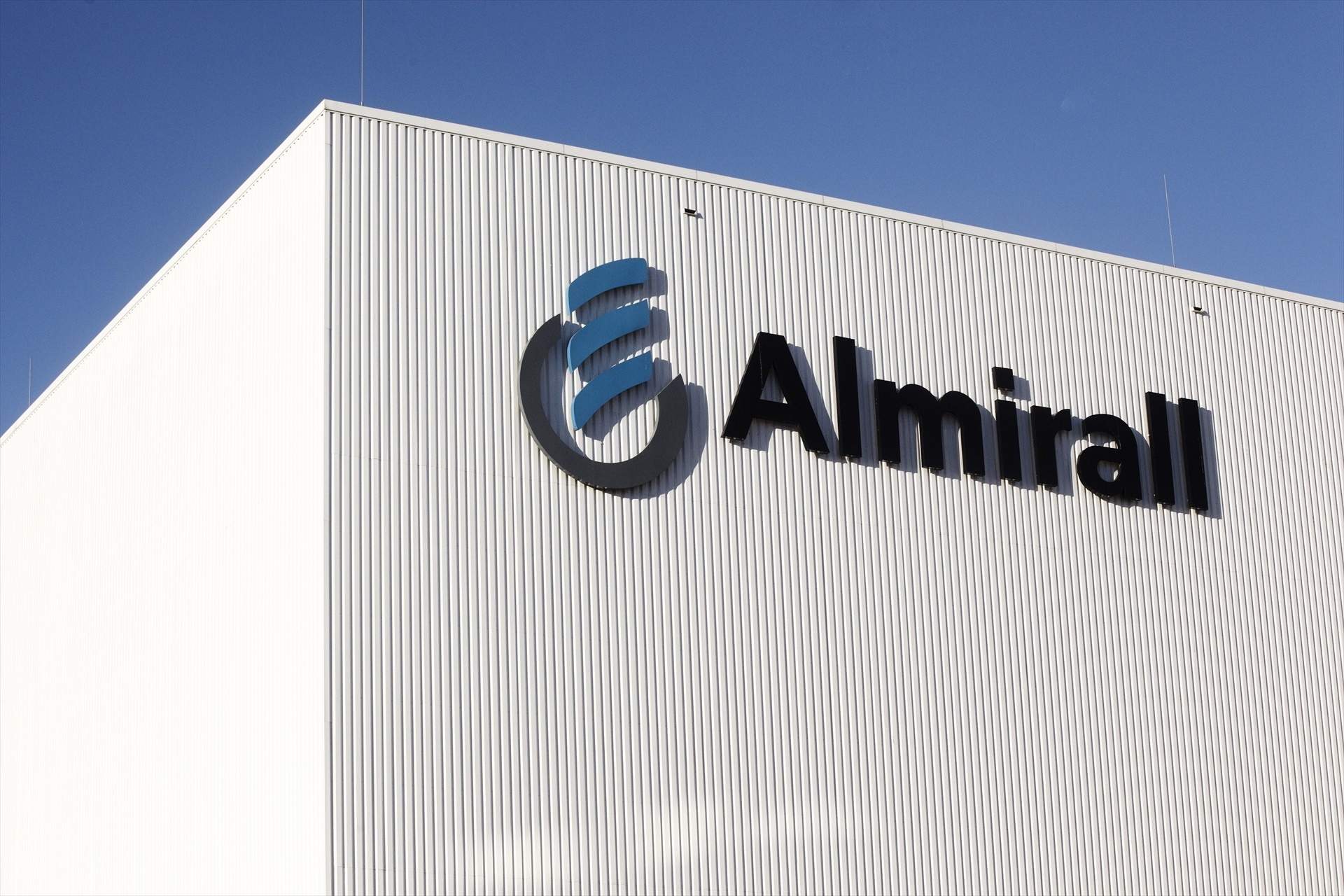 Almirall y Eloxx firman un acuerdo exclusivo de licencia para enfermedades dermatológicas raras