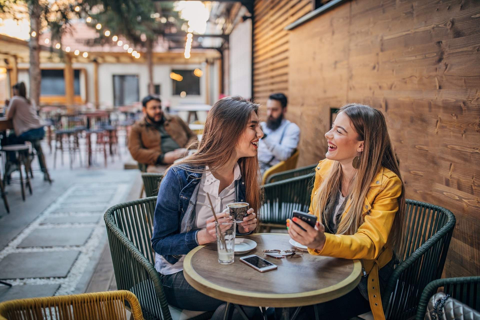 El desayuno y fichar en 15 minutos de cortesía es tiempo efectivo de trabajo, según el Supremo