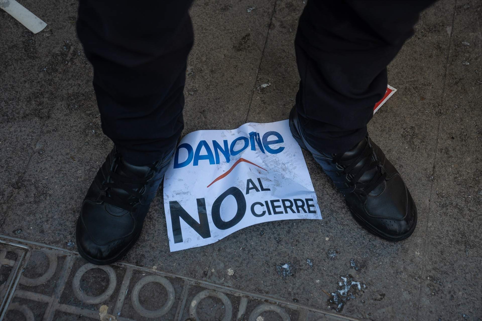 EuropaPress 5755201 cartel danone no cierre protesta contra cierre planta danone parets valles