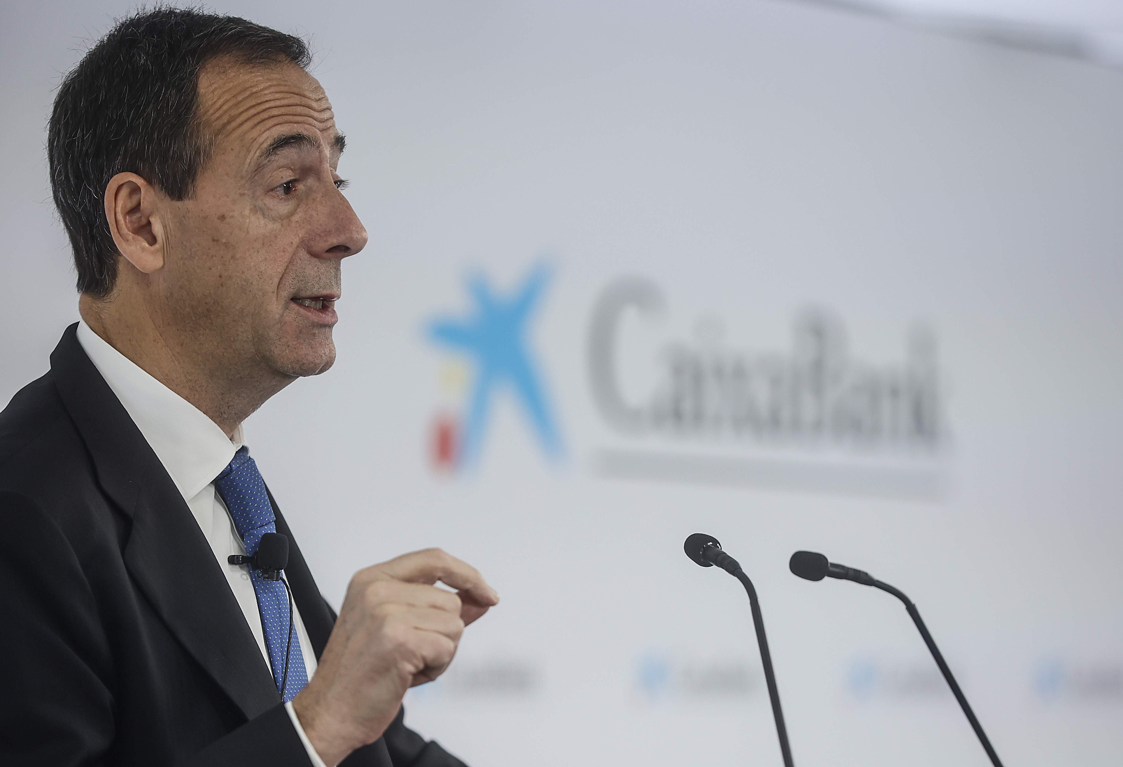 CaixaBank advierte: la carga de trabajo no bajará, son la plantilla "mejor pagada" de España