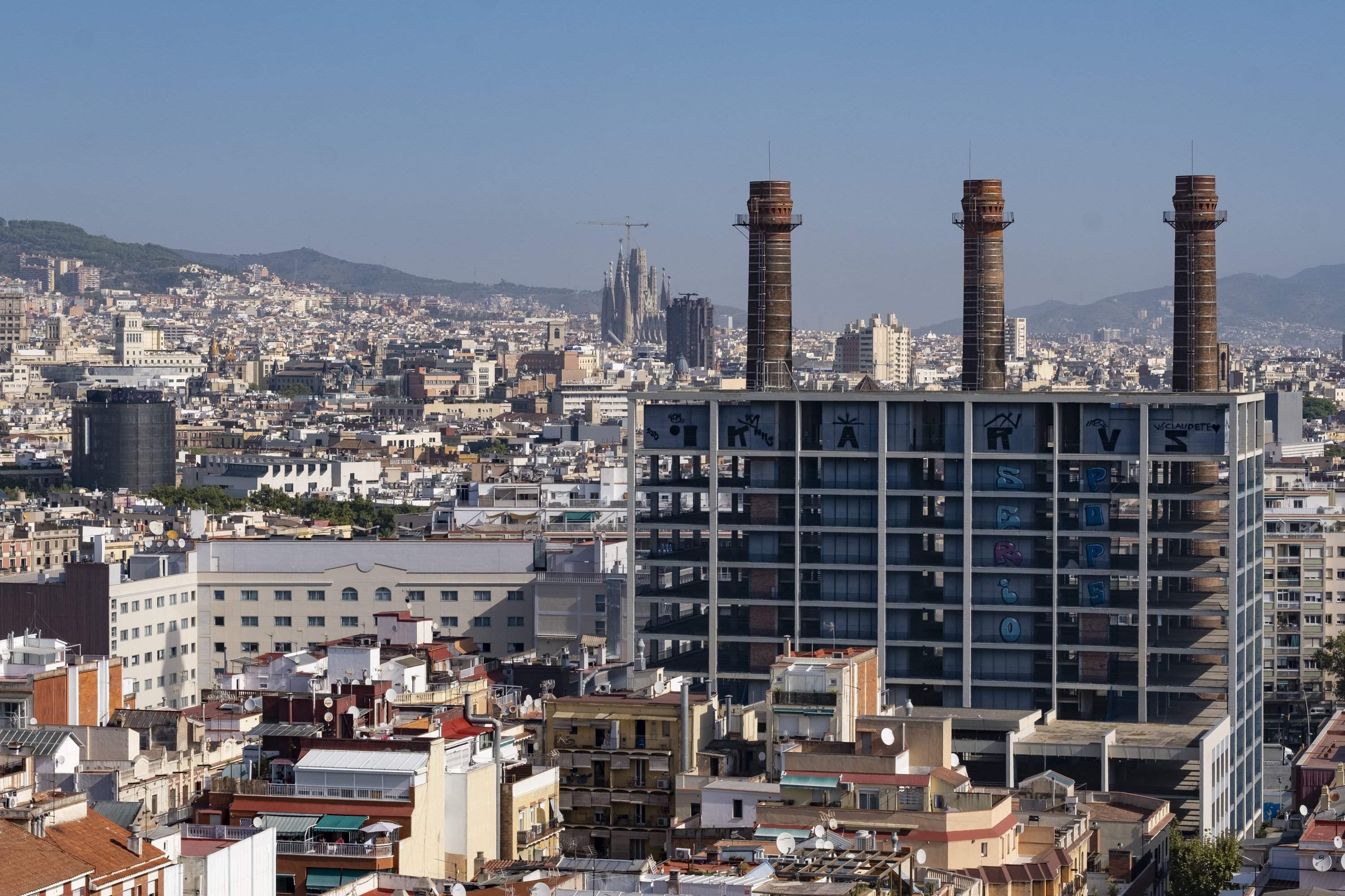 vistes barcelona montjuic lloguer venda habitatge economia consum edificis tres ximeneies vista tancada