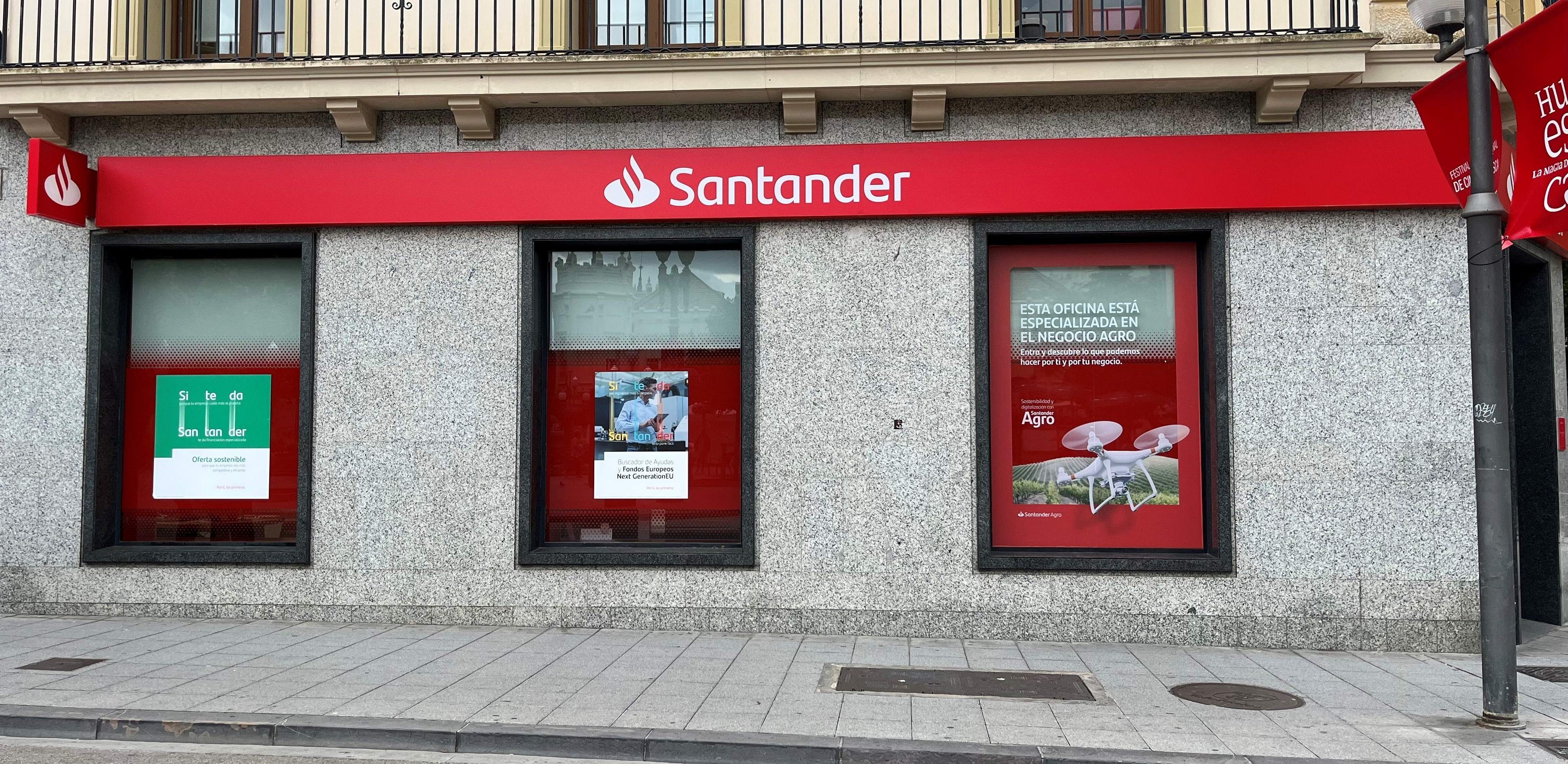 EuropaPress 5283024 oficina banco santander huesca ocho remodeladas aragon entidad reforzar