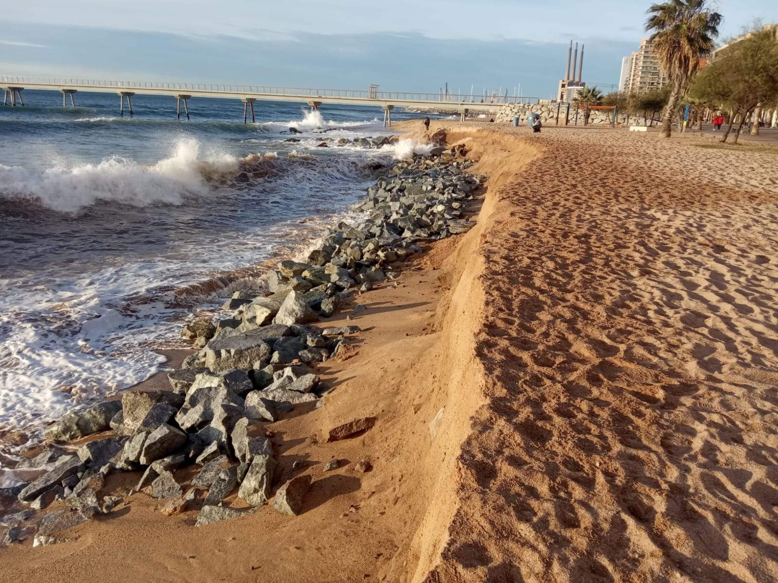 El cost de no tenir platges: famílies a l'atur i l'economia del litoral tocada